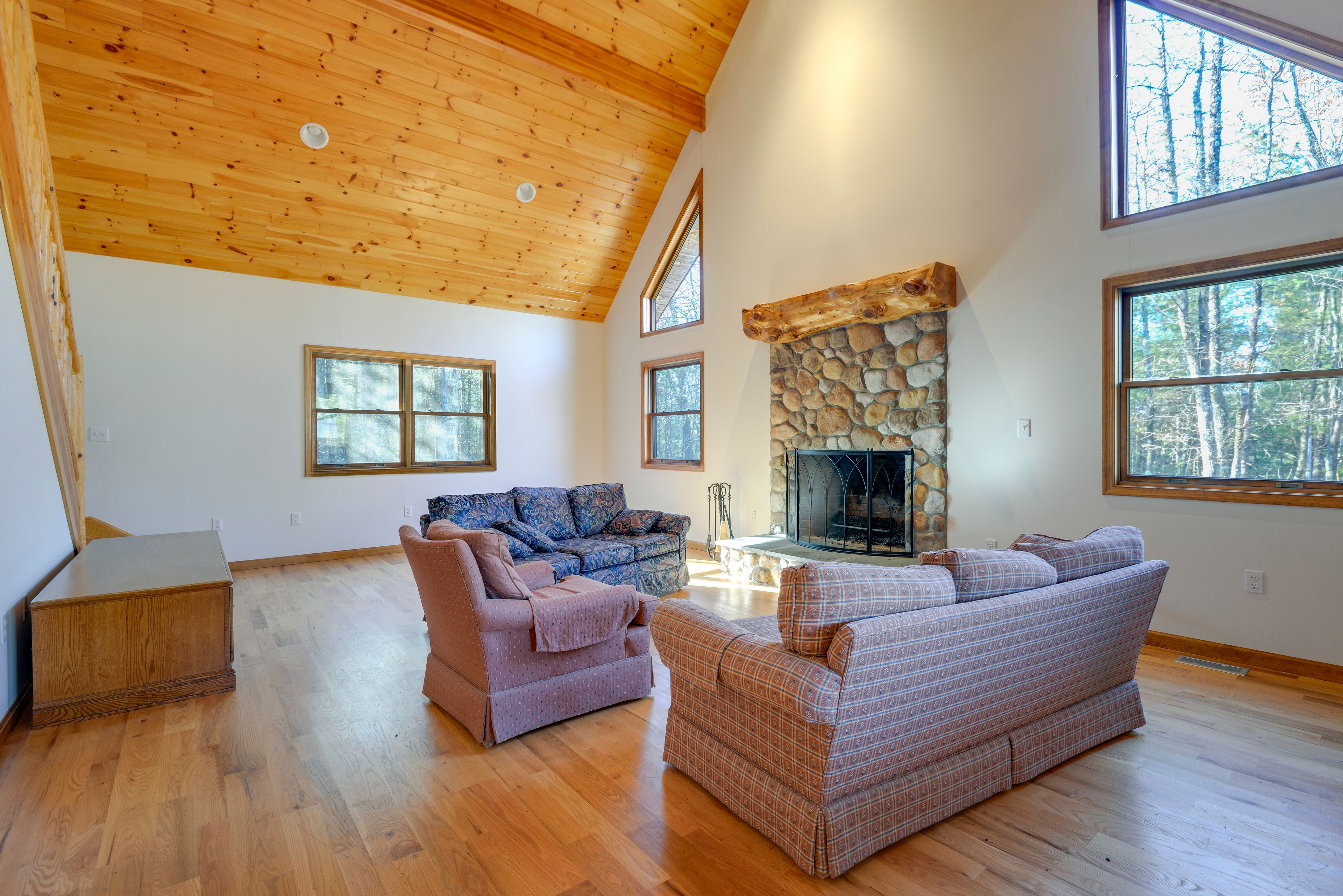 Living Room | Free WiFi | Central Heating | Wood-Burning Fireplace