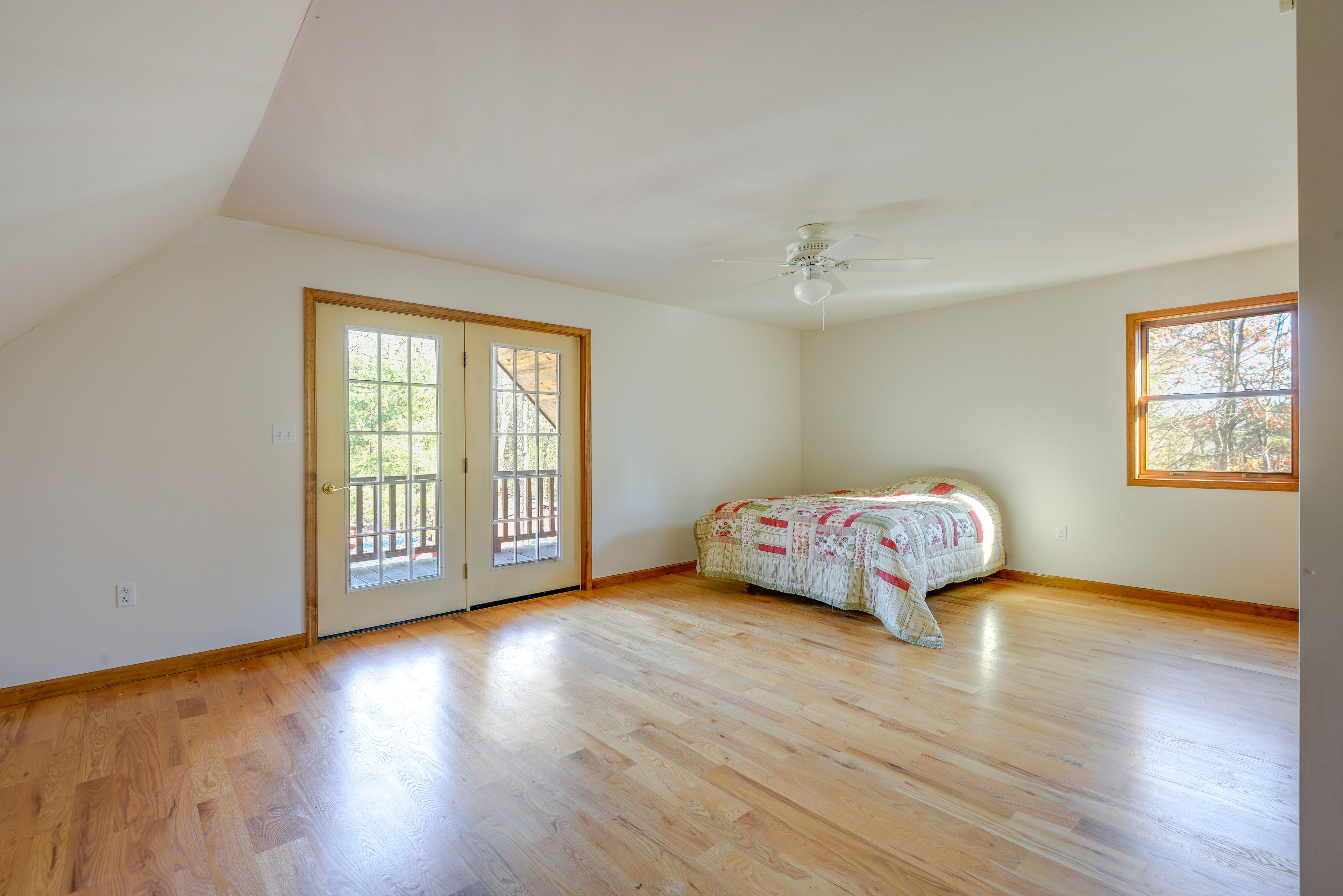Bedroom 1 | Queen Bed