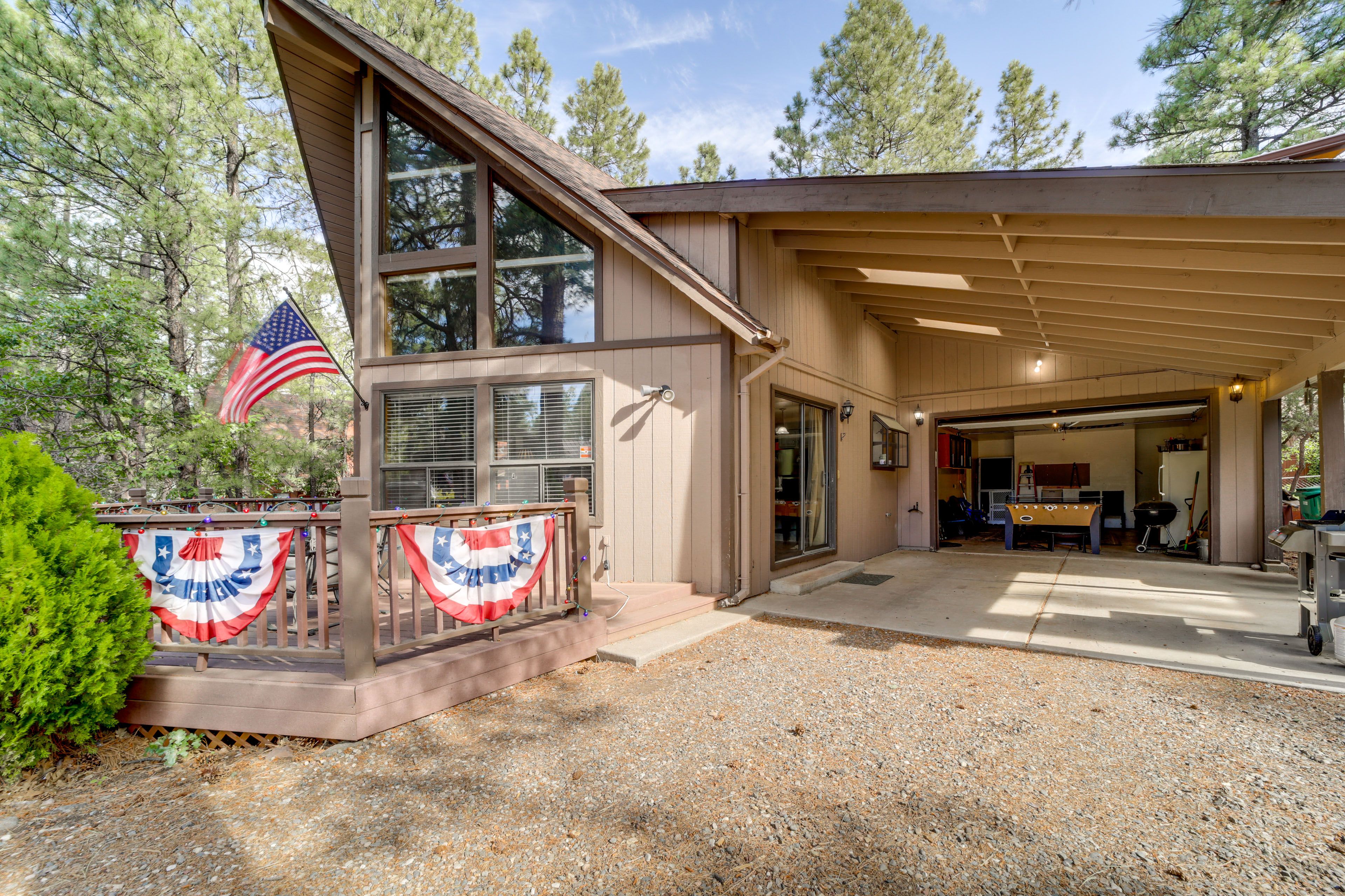 Exterior | Parking | Carport (1 Vehicle) | Driveway (4 Vehicles)