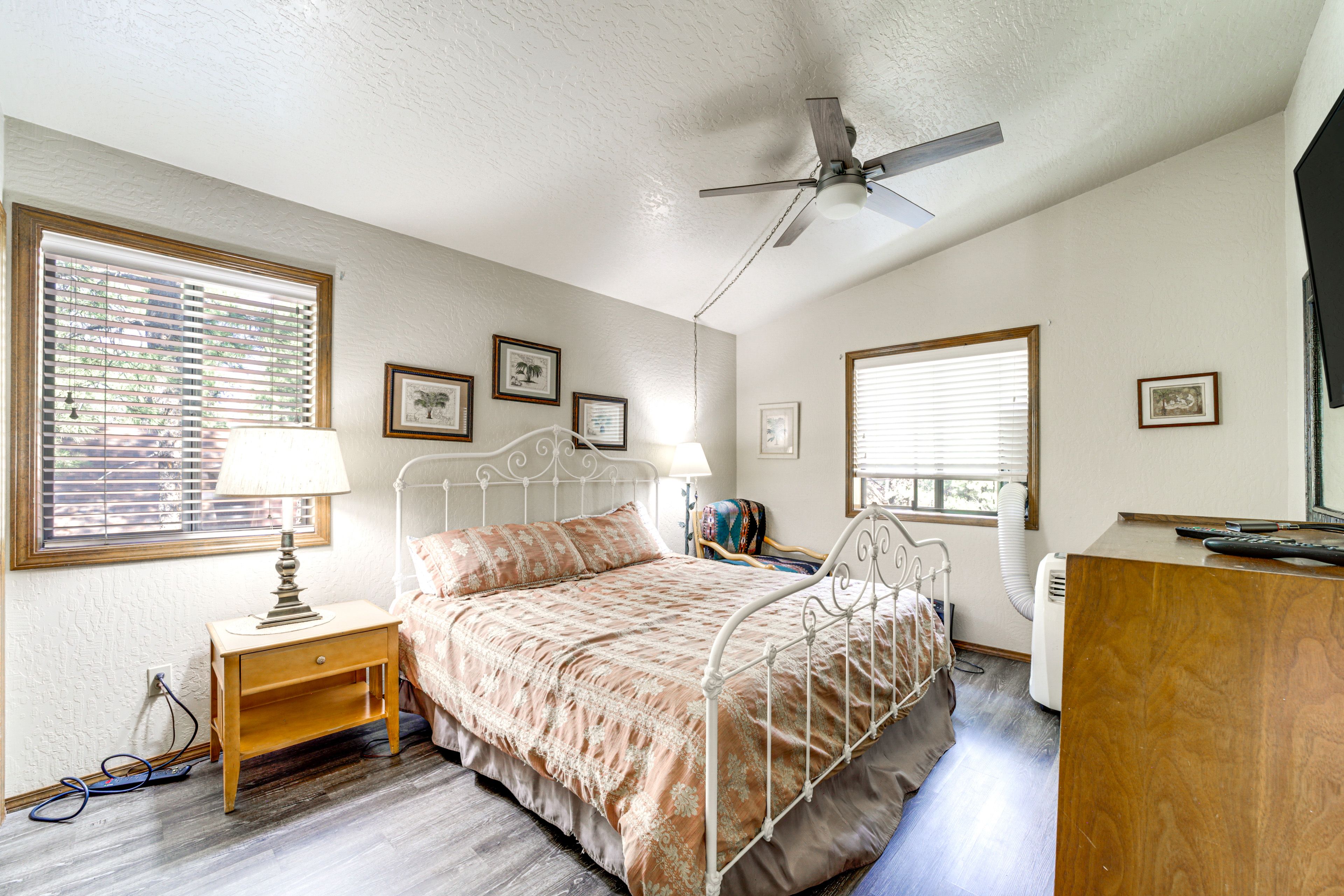 Bedroom 2 | King Bed