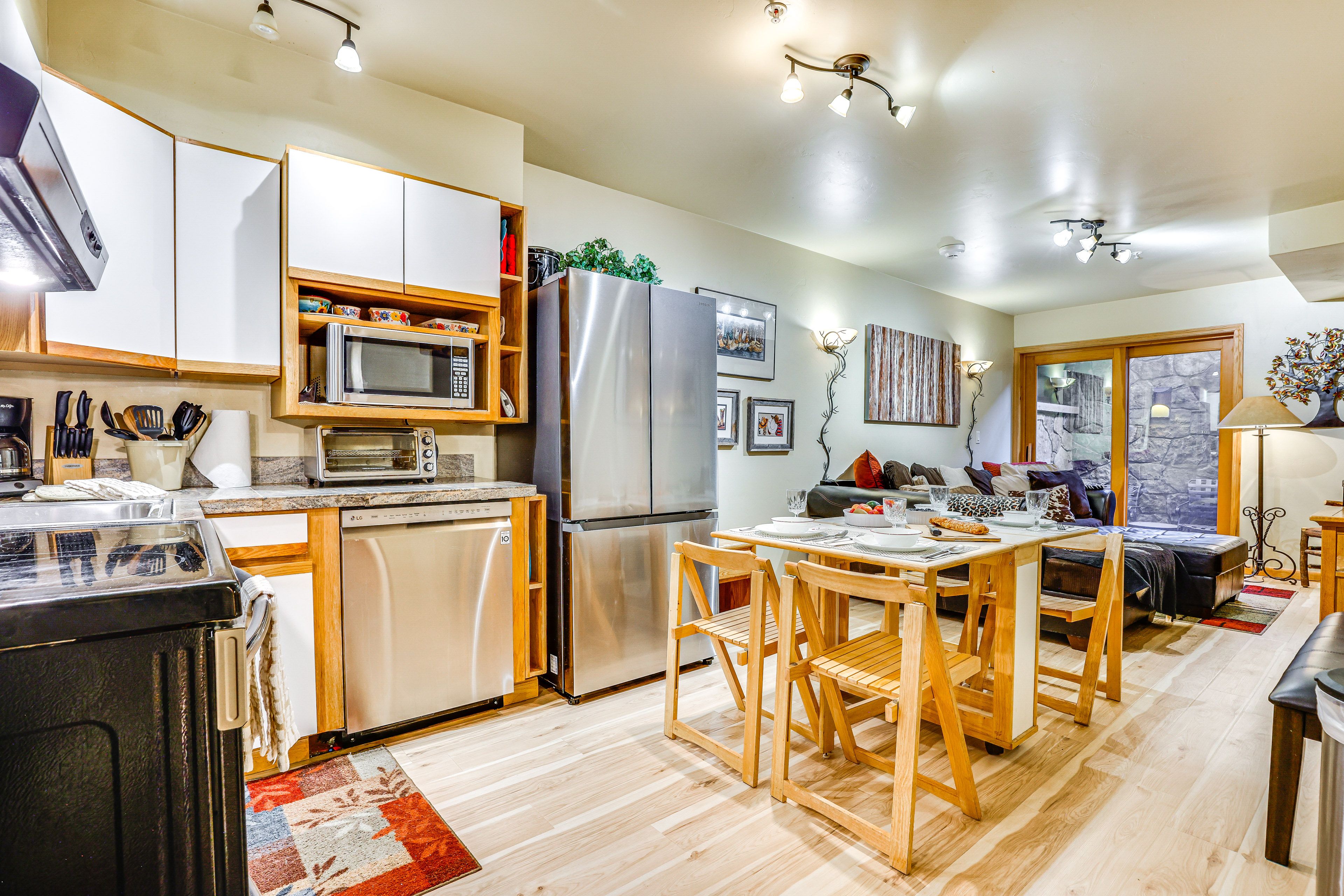 Dining Area | Dishware & Flatware