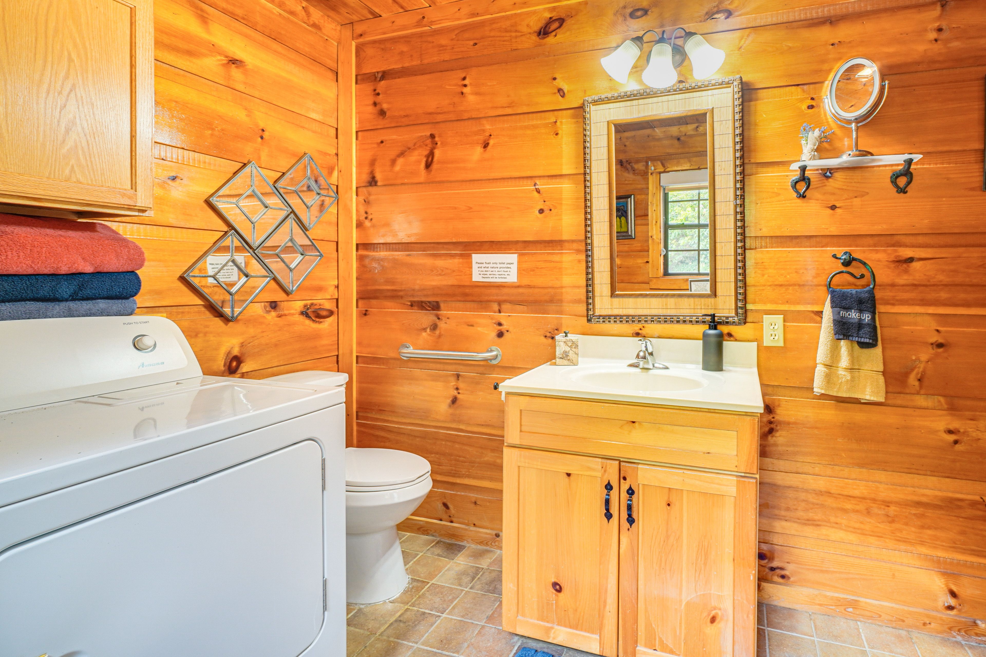 Bathroom | Washer/Dryer | 1st Floor