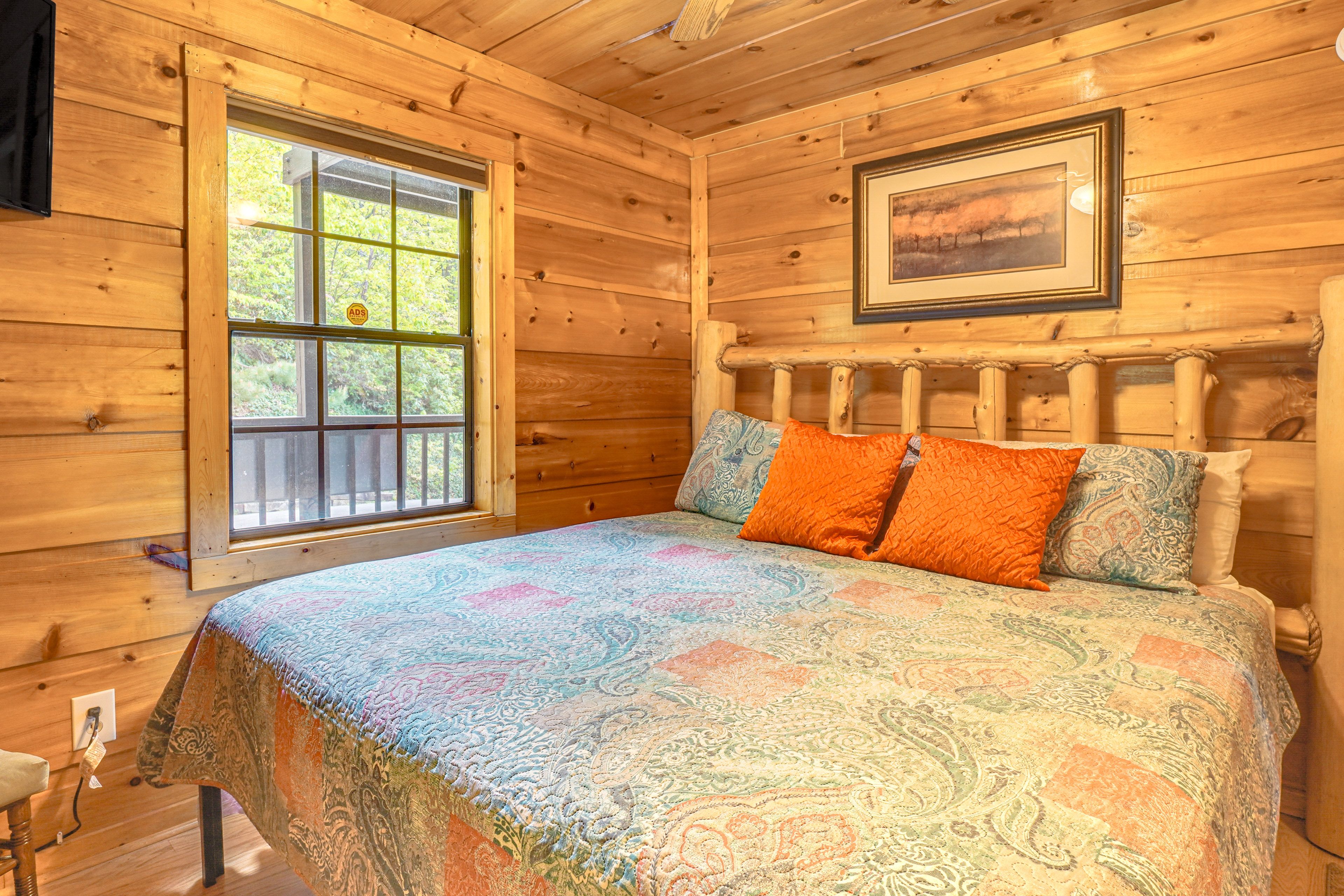 Bedroom 2 | King Bed | 1st Floor