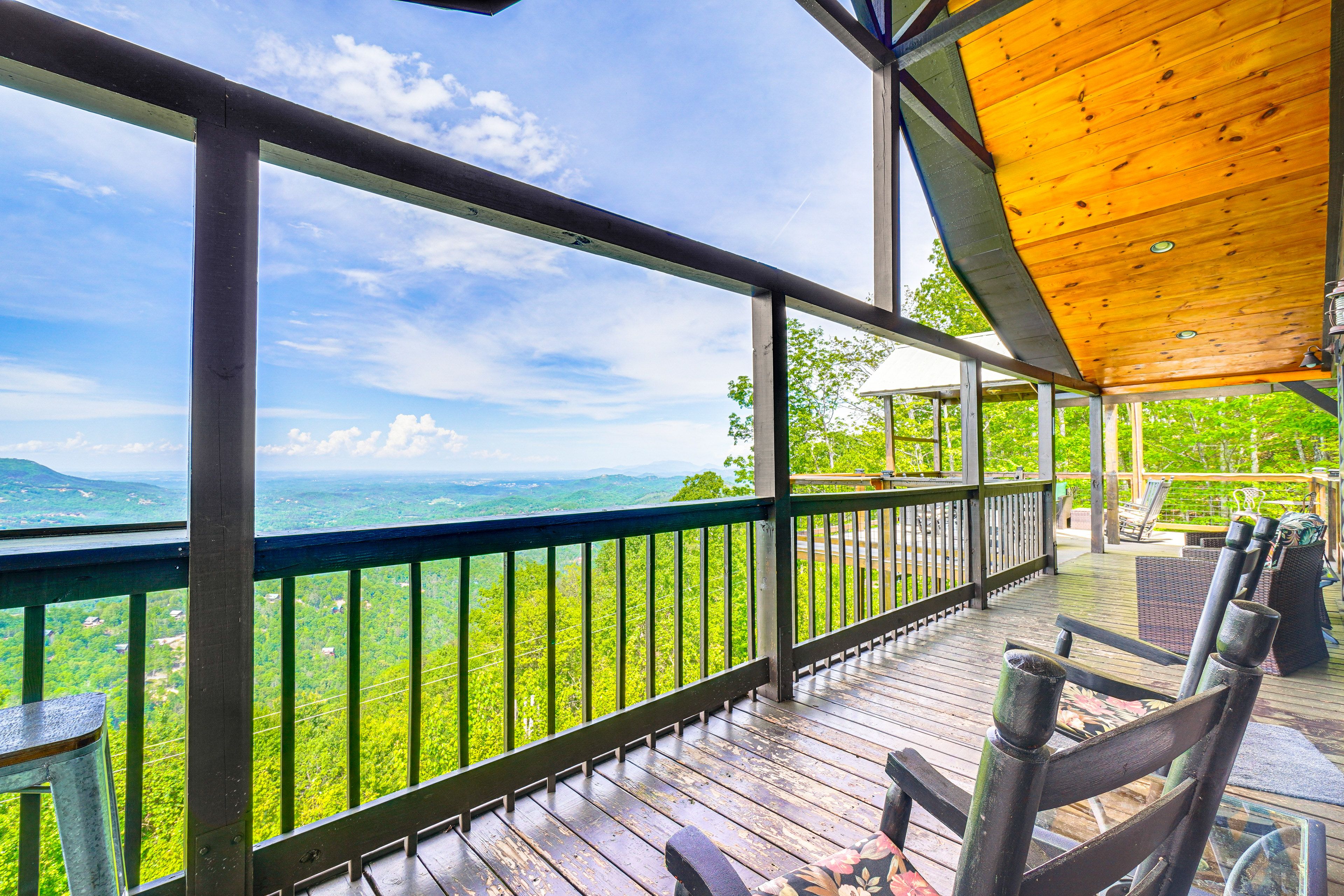 Pigeon Forge Vacation Rental | 3BR | 2BA | 1 Step Required | 3,200 Sq Ft