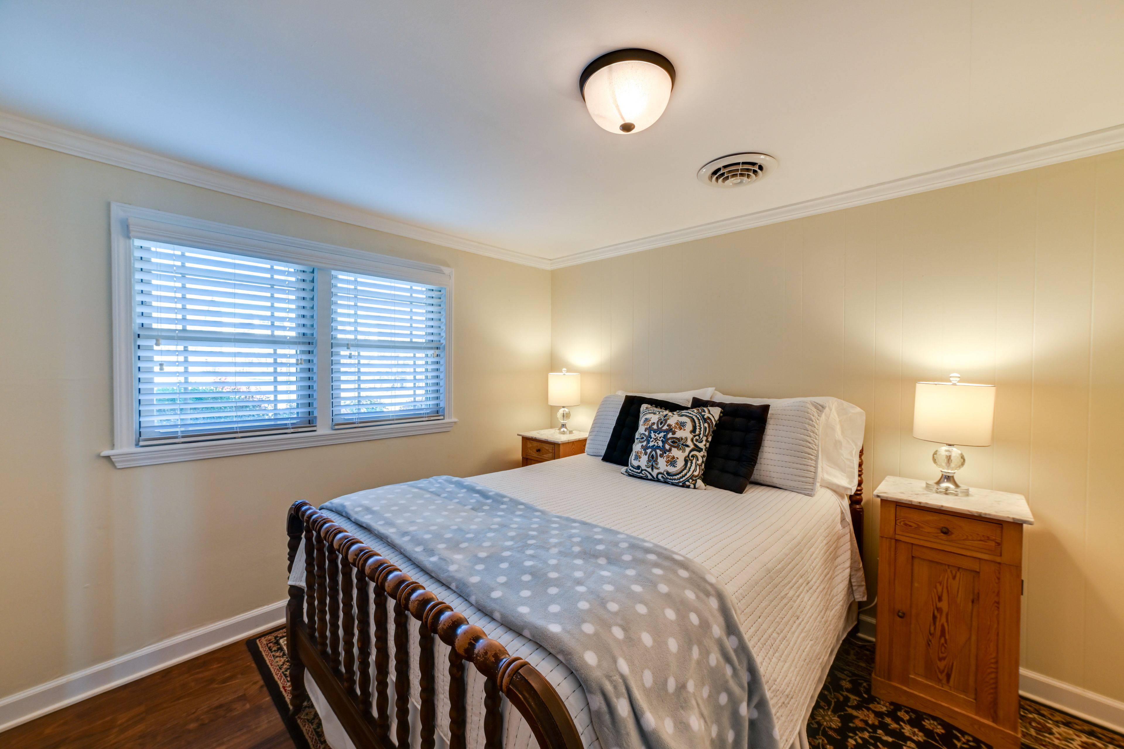 Bedroom 2 | Queen Bed