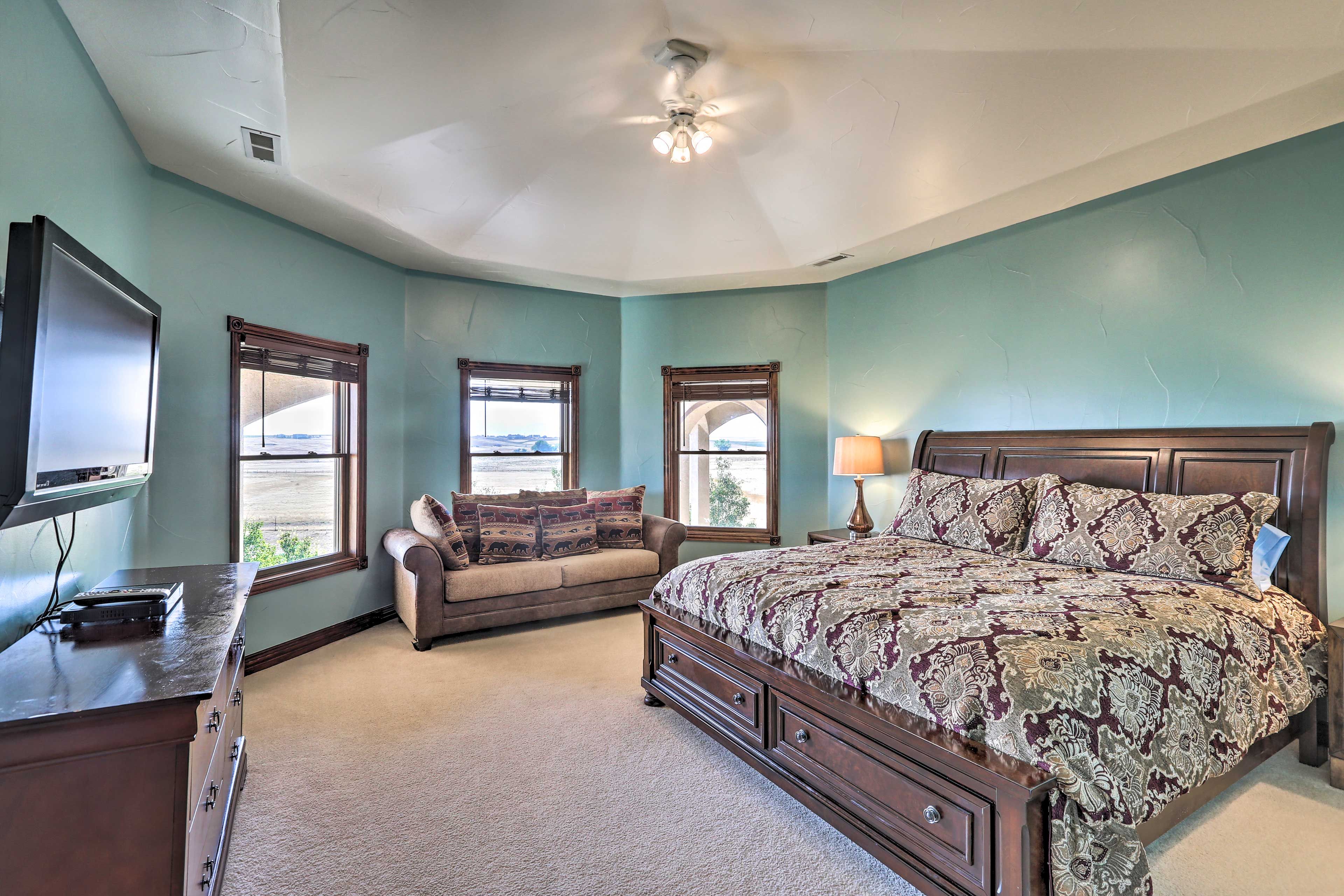 Bedroom 5 | Queen Bed | Queen Sleeper Sofa