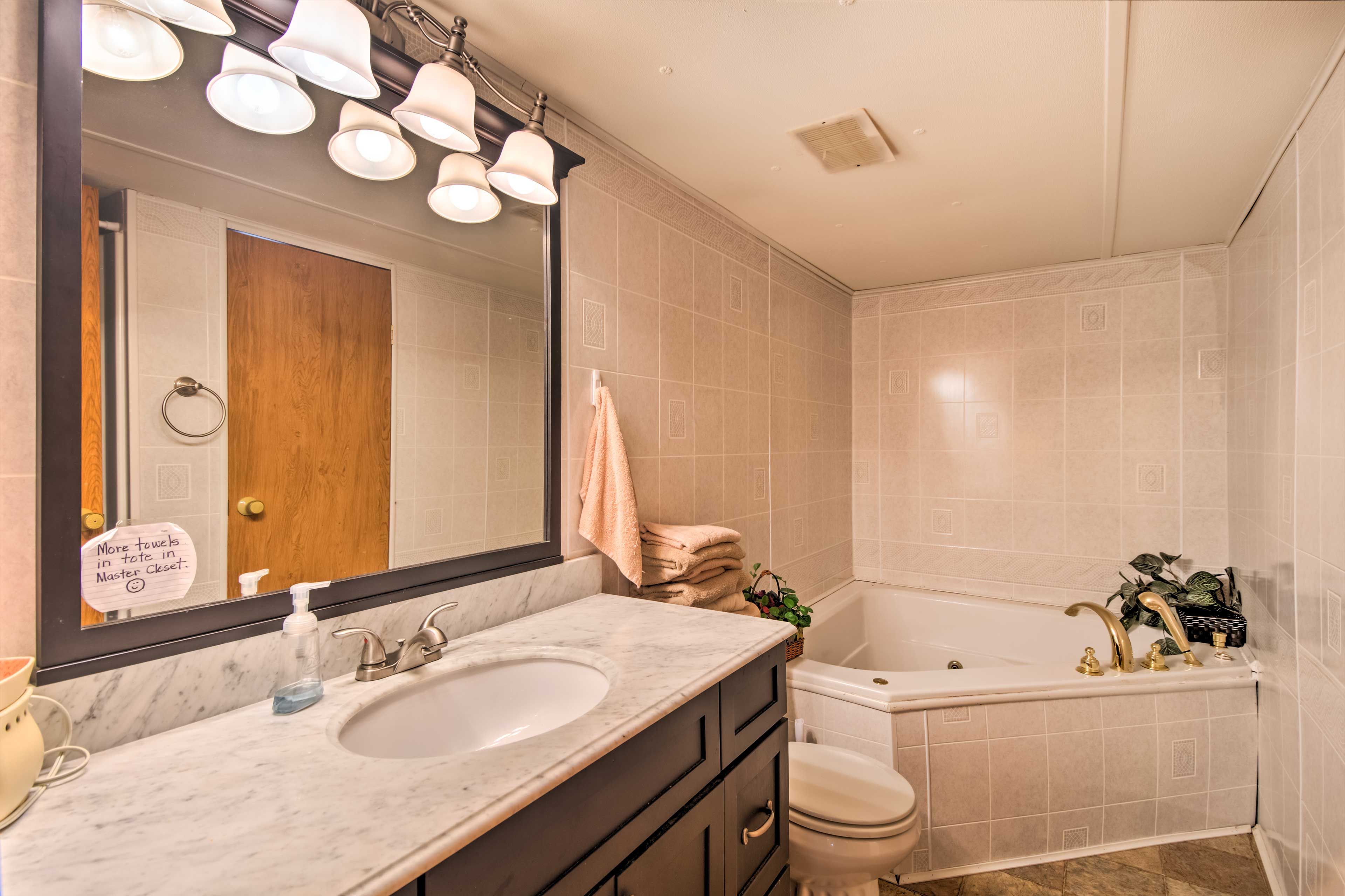 En-Suite Bathroom | Towels & Linens Provided