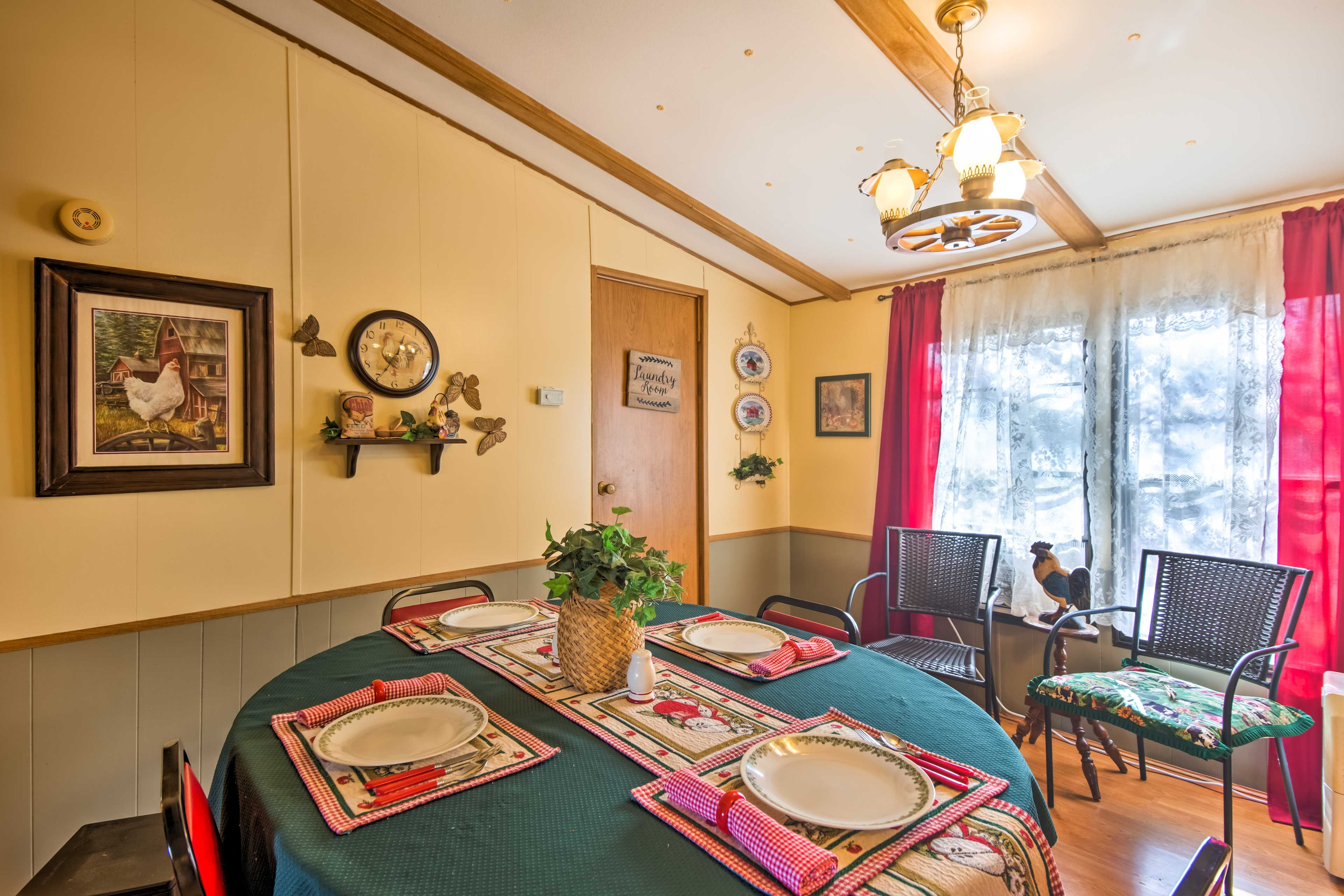 Dining Area | Dishes & Flatware Provided