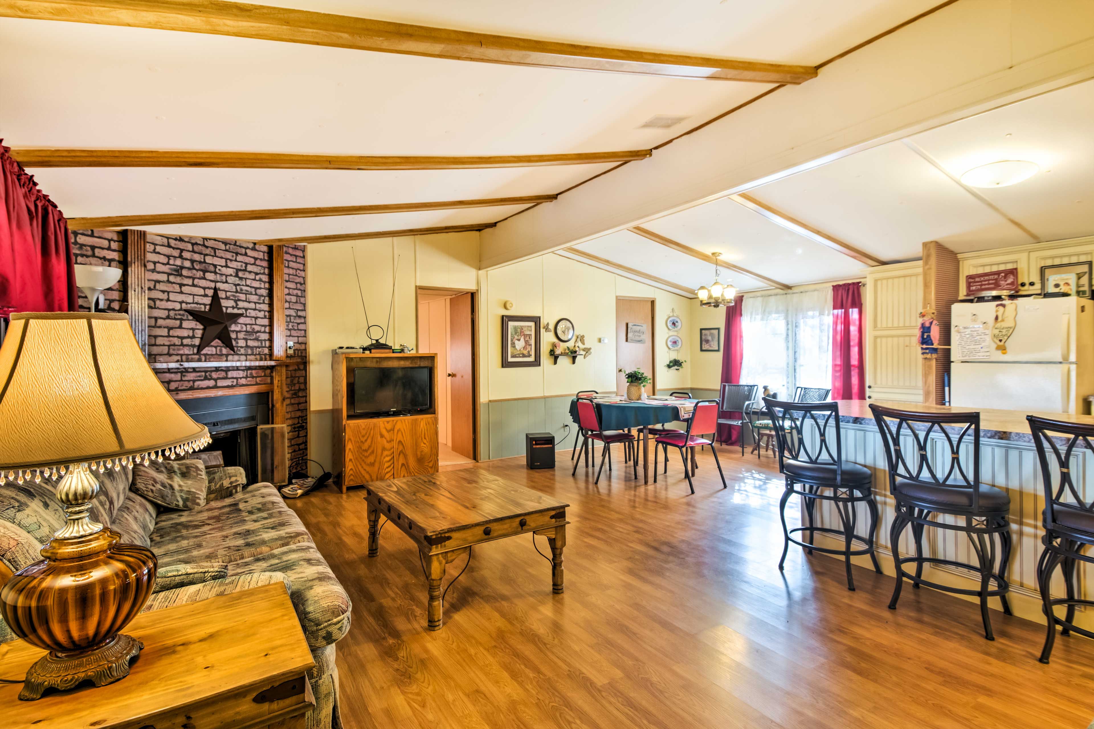 Interior | Open Floor Plan | Free WiFi