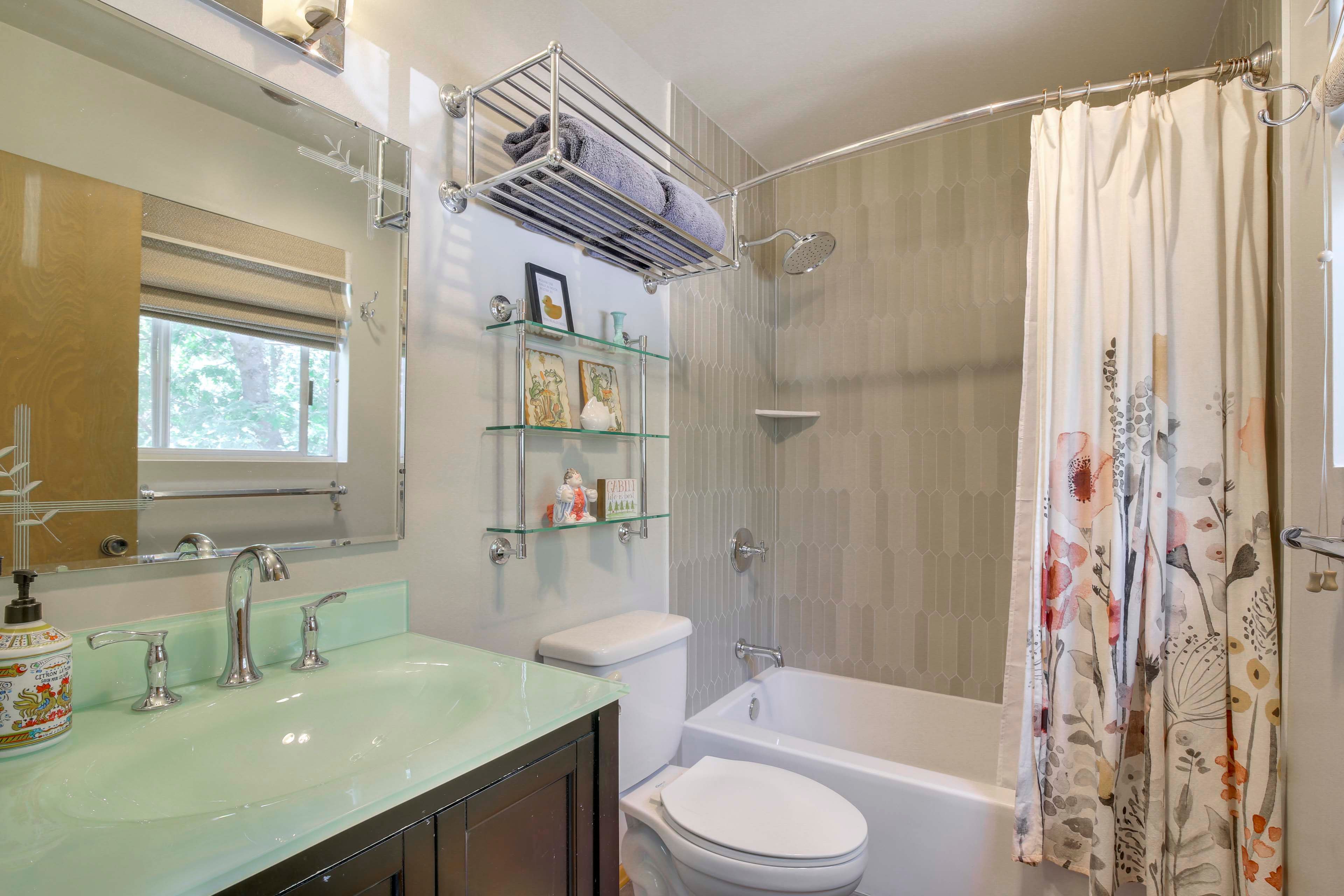 En-Suite Bathroom | Towels Provided