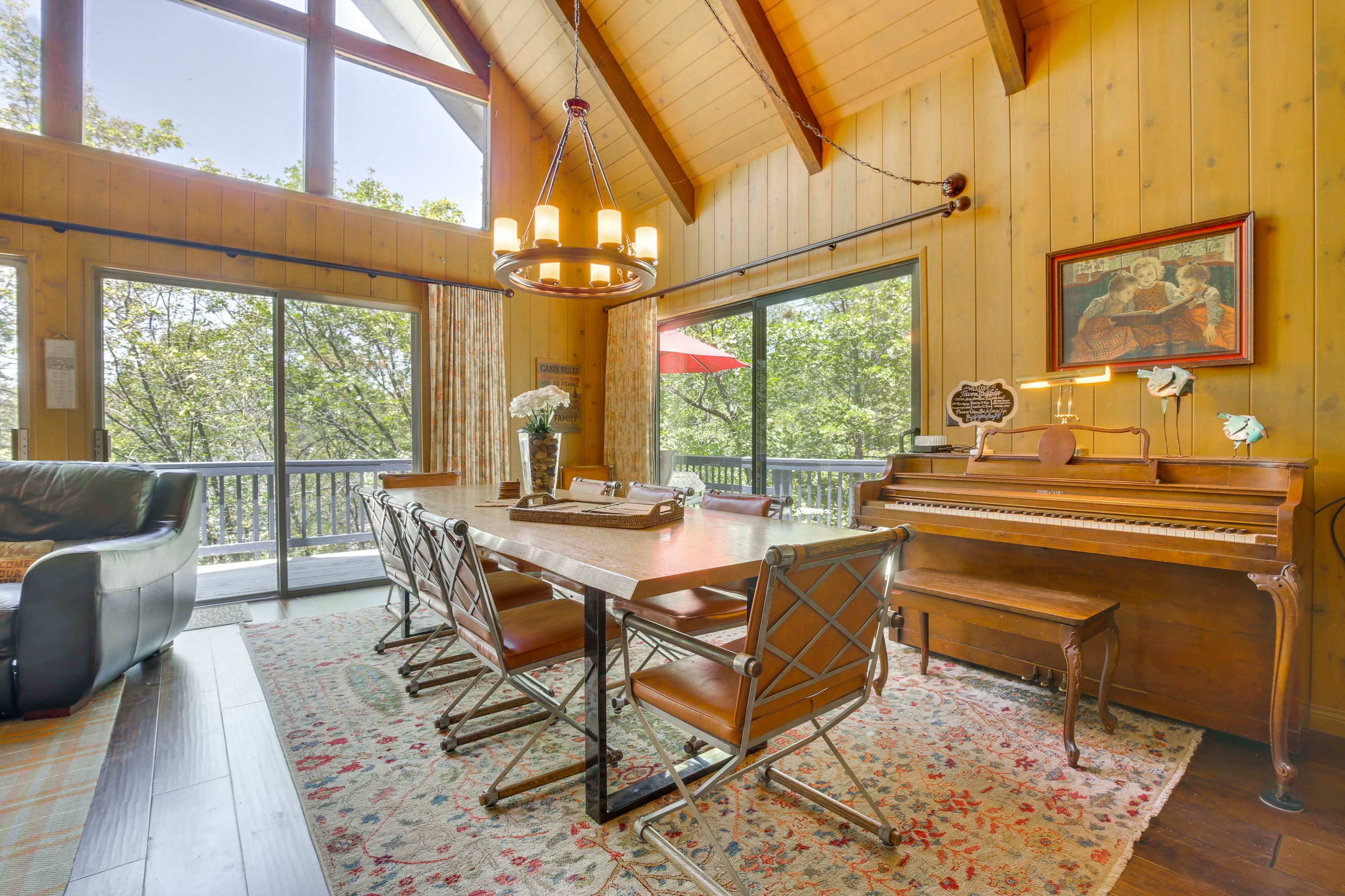 Dining Room | 2nd Floor | Dishware/Flatware Provided | High Chair