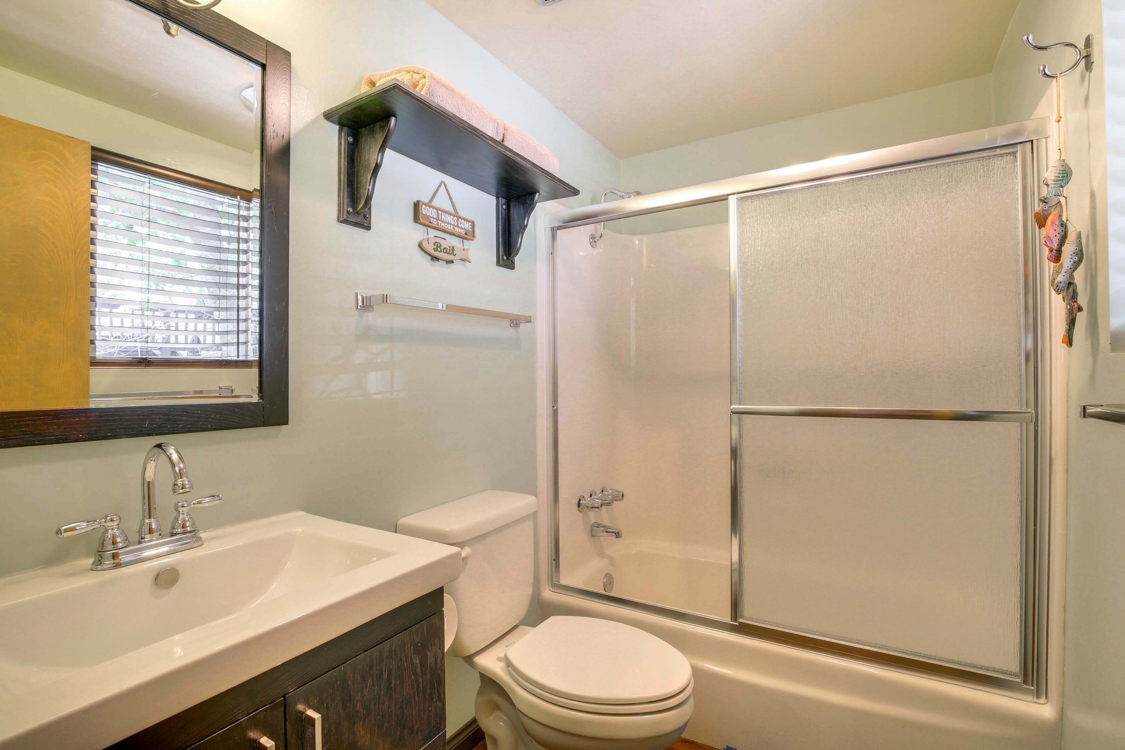 Full Bathroom | 2nd Floor