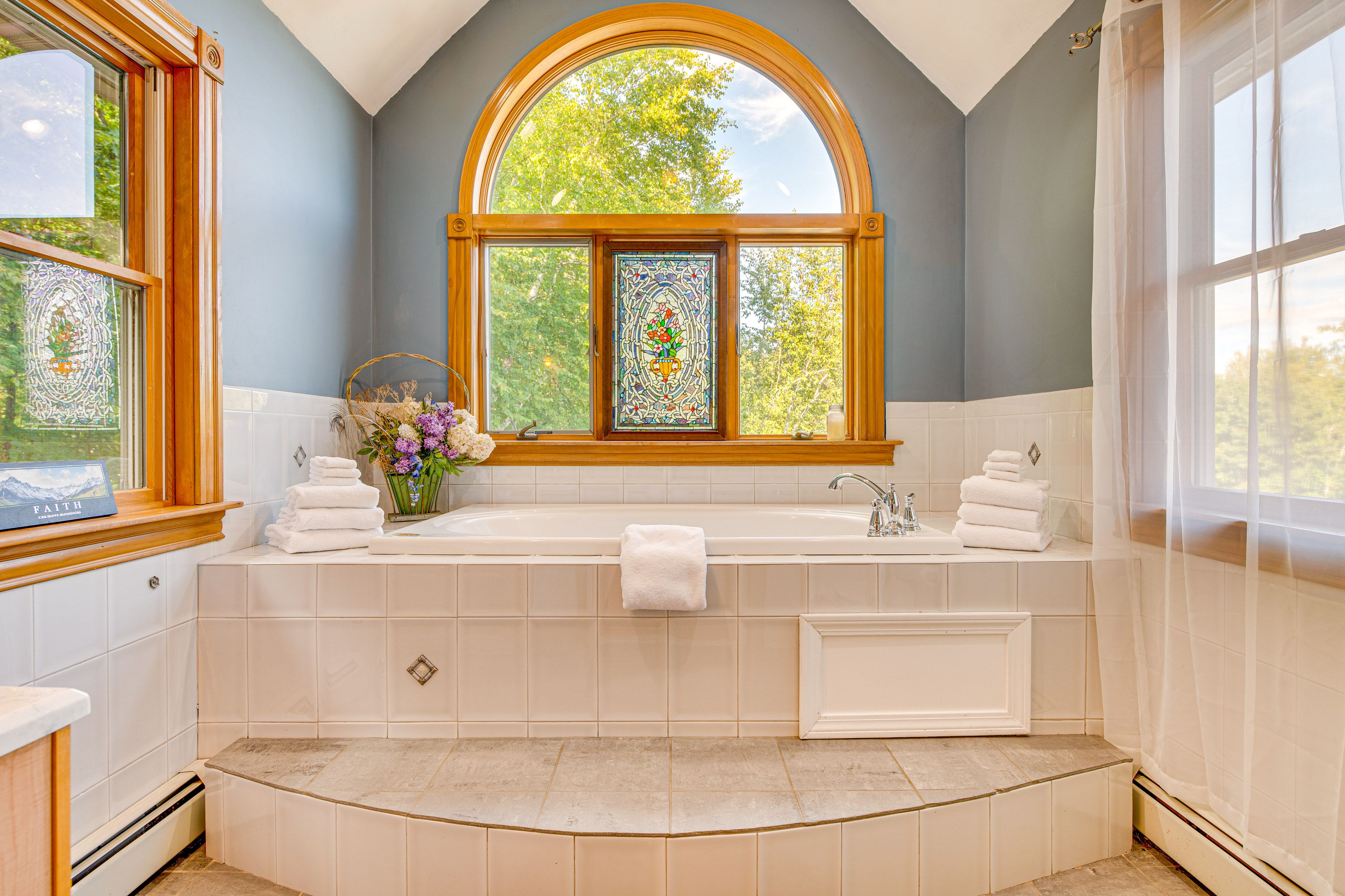 En-Suite Bathroom | Upper Level