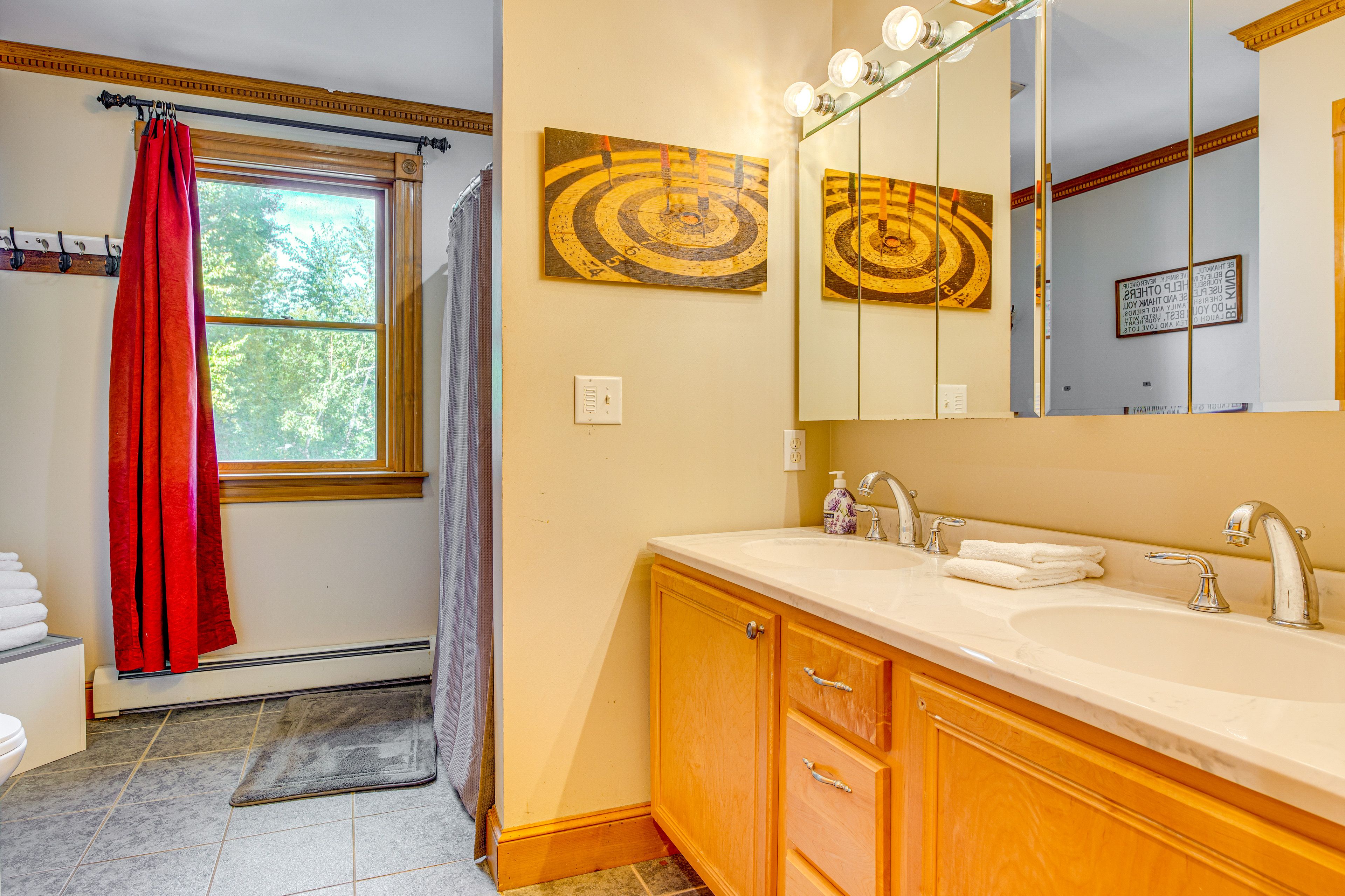 Full Bathroom | Upper Level