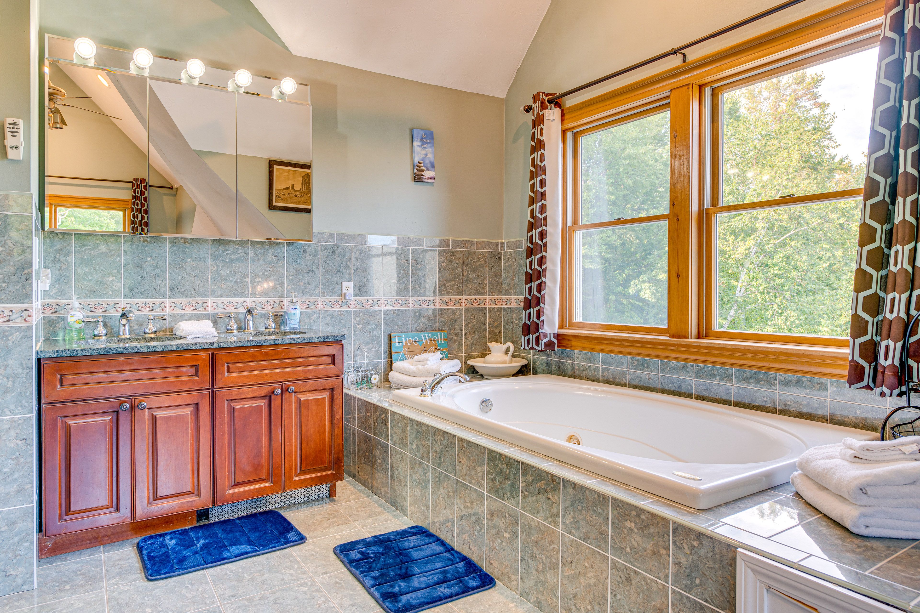 En-Suite Bathroom | Towels Provided | Main Level