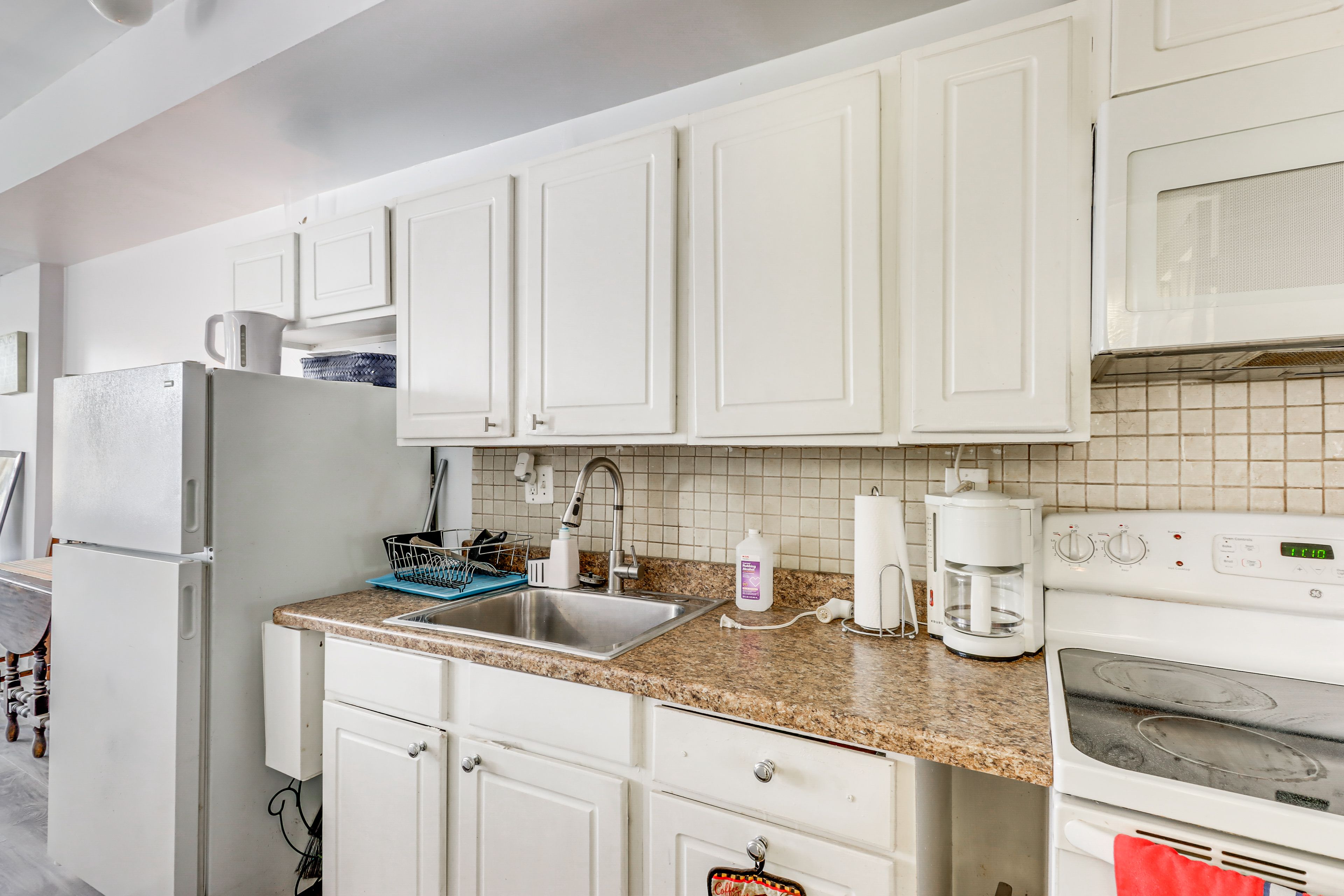 Kitchen | Basic Cooking Essentials | 1,750 Sq Ft