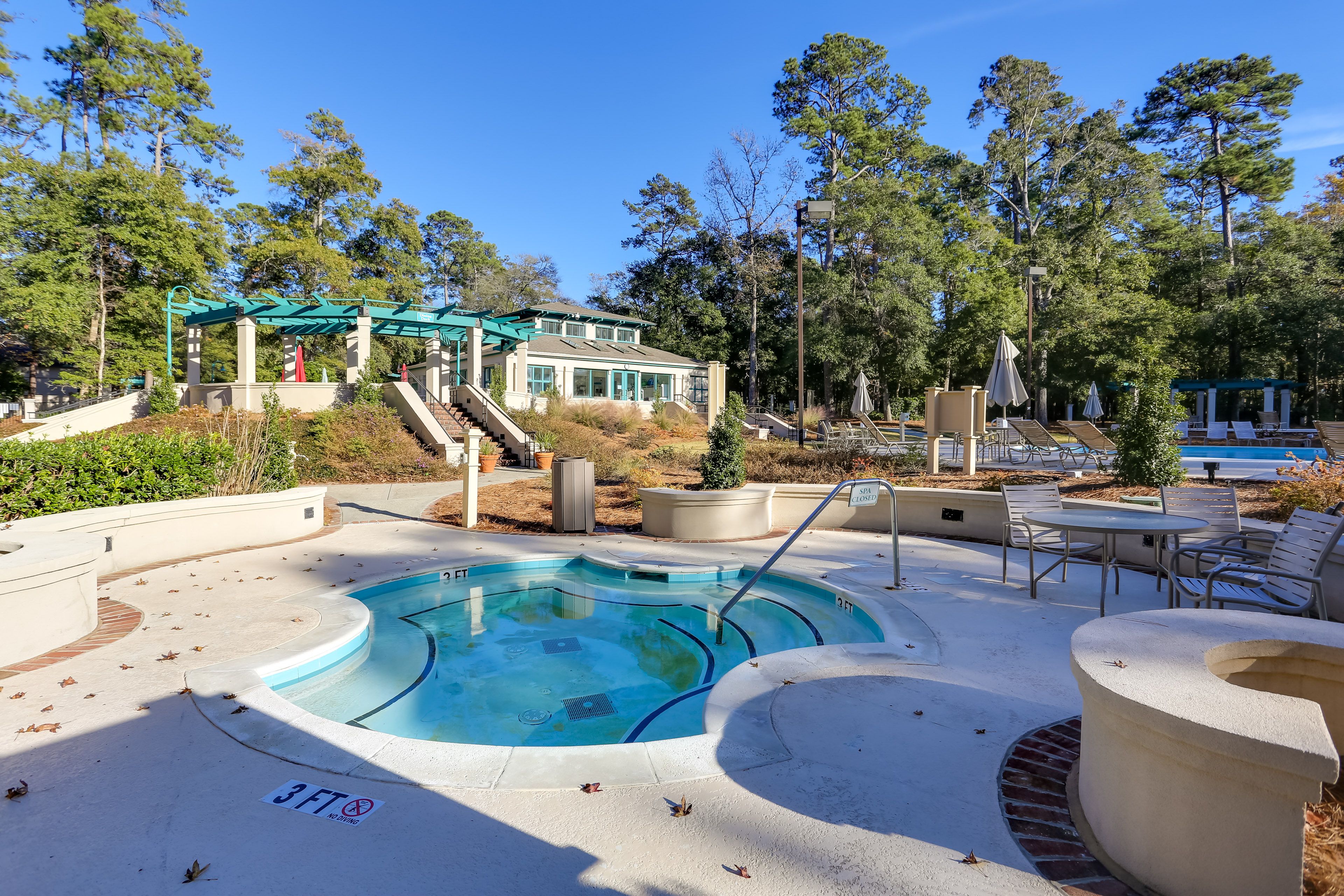 Community Amenities | Hot Tub | Pool | Golf Course | Fitness Center | Tennis