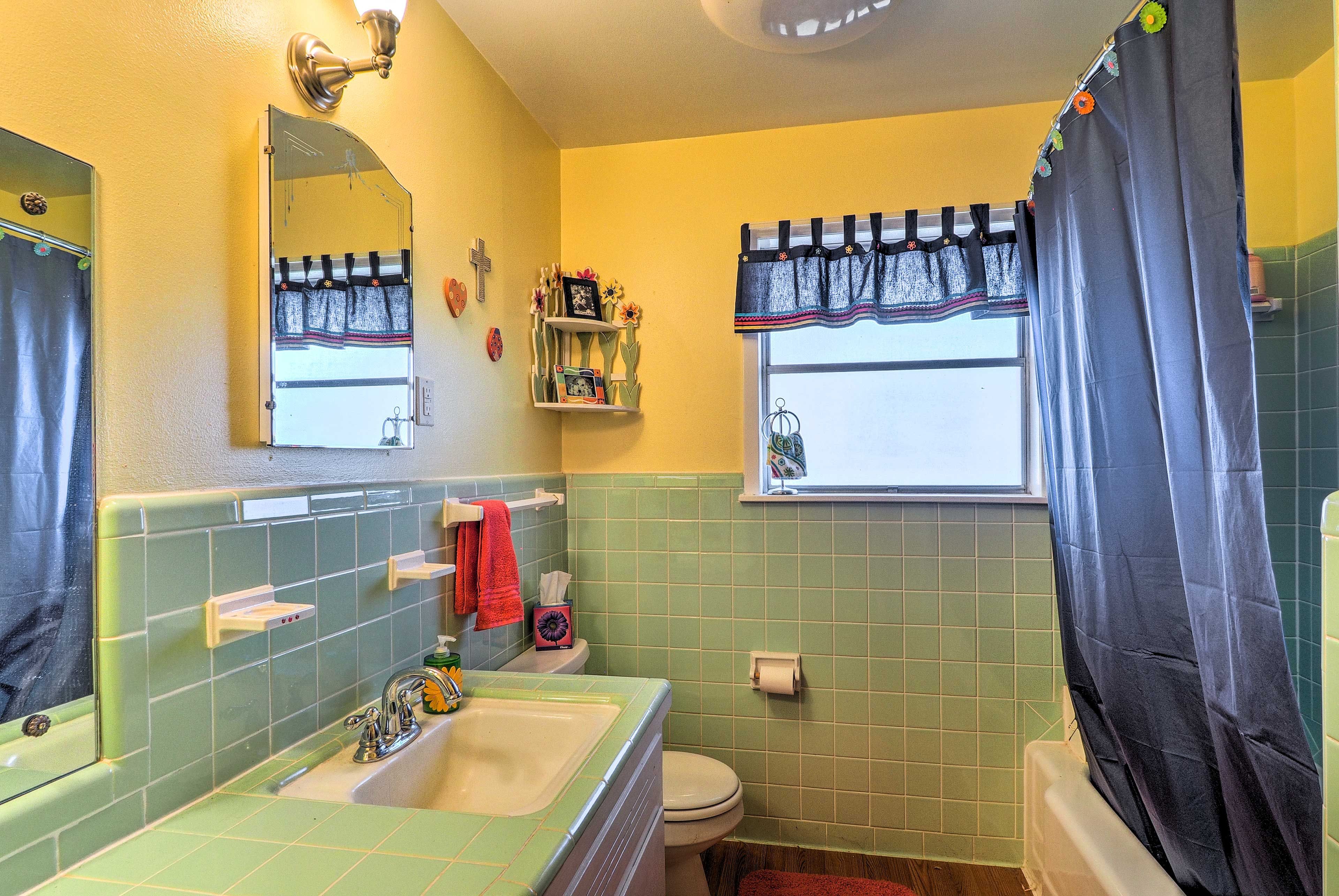 Full Bathroom | Towels & Linens Provided
