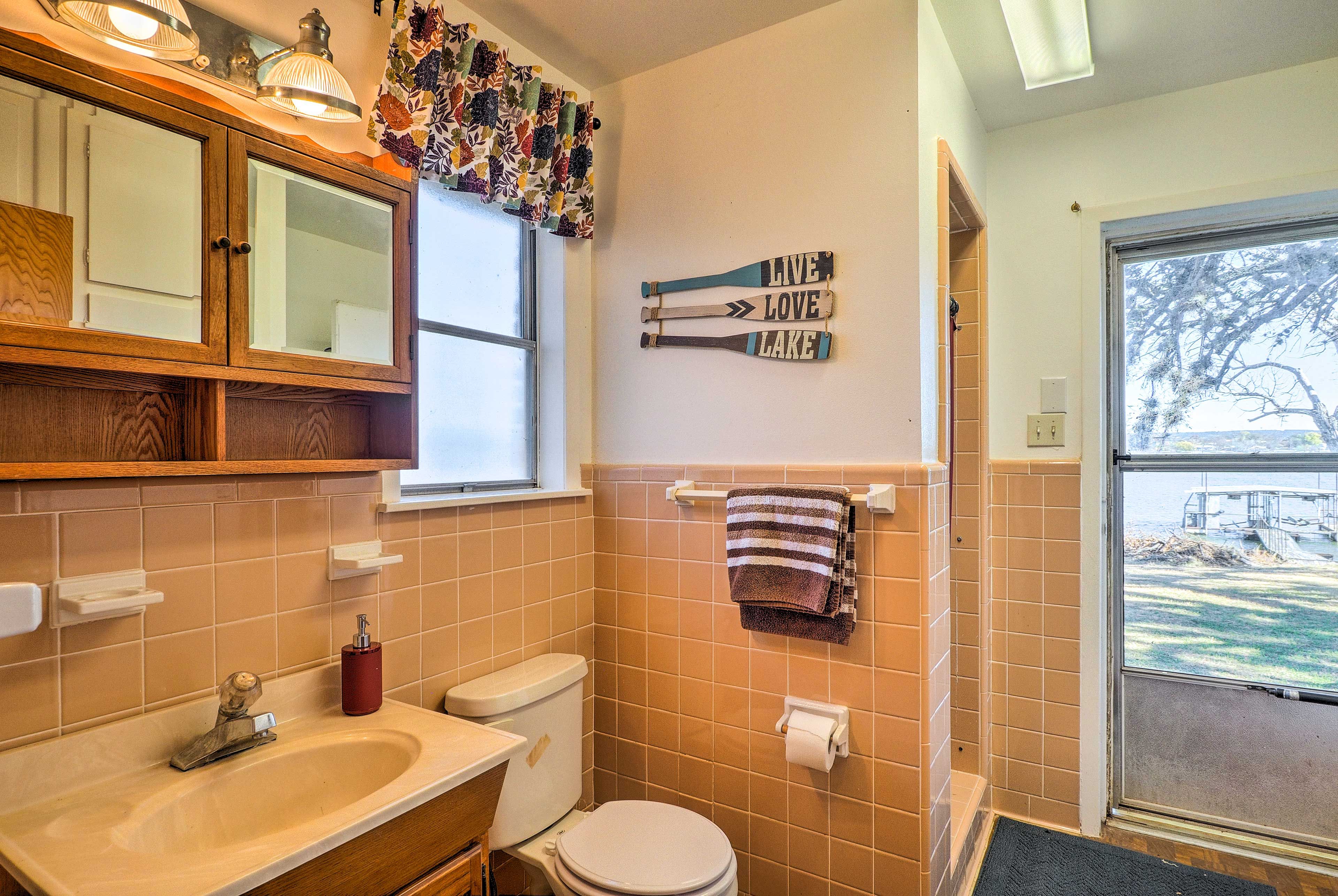 Full Bathroom