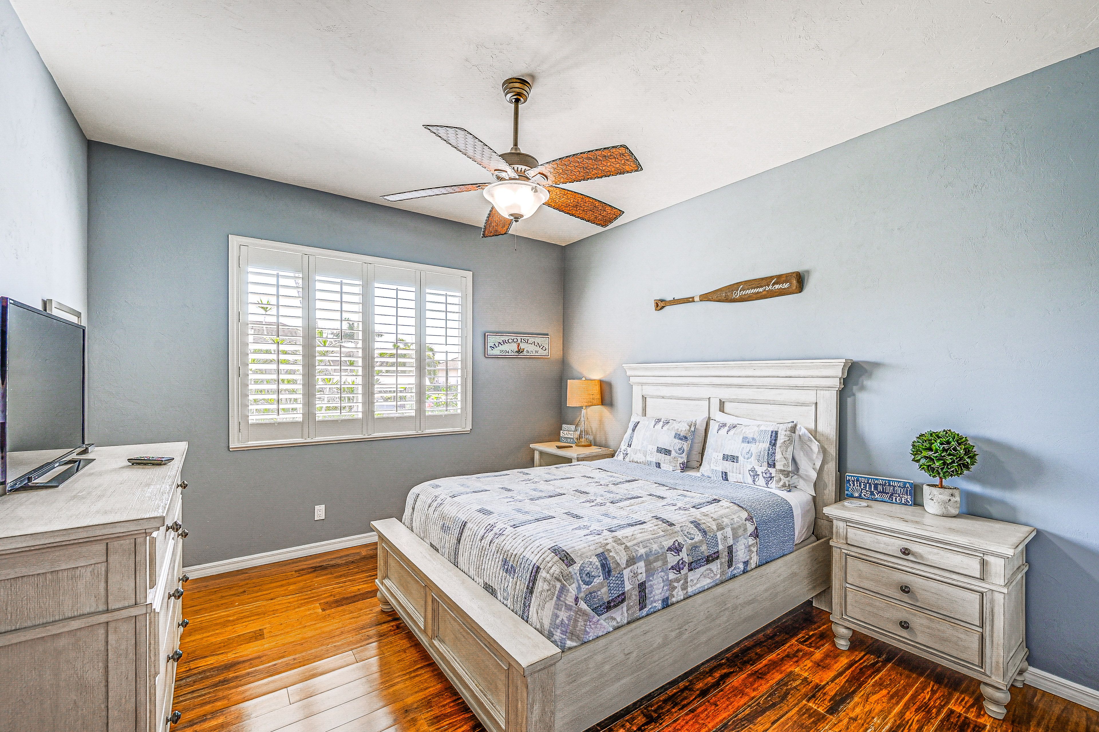 Bedroom 2 | Queen Bed | Smart TV | Linens Provided