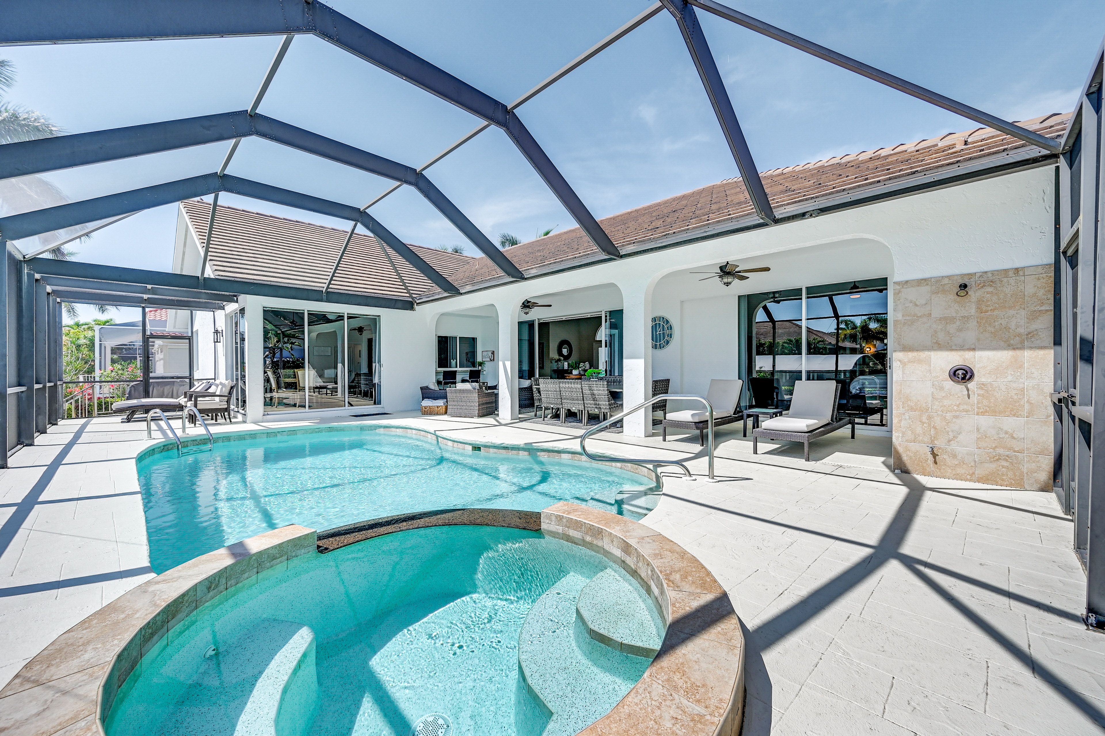 Screened Pool & Spa | Self Check-In | 0.7 Mi to Beaches