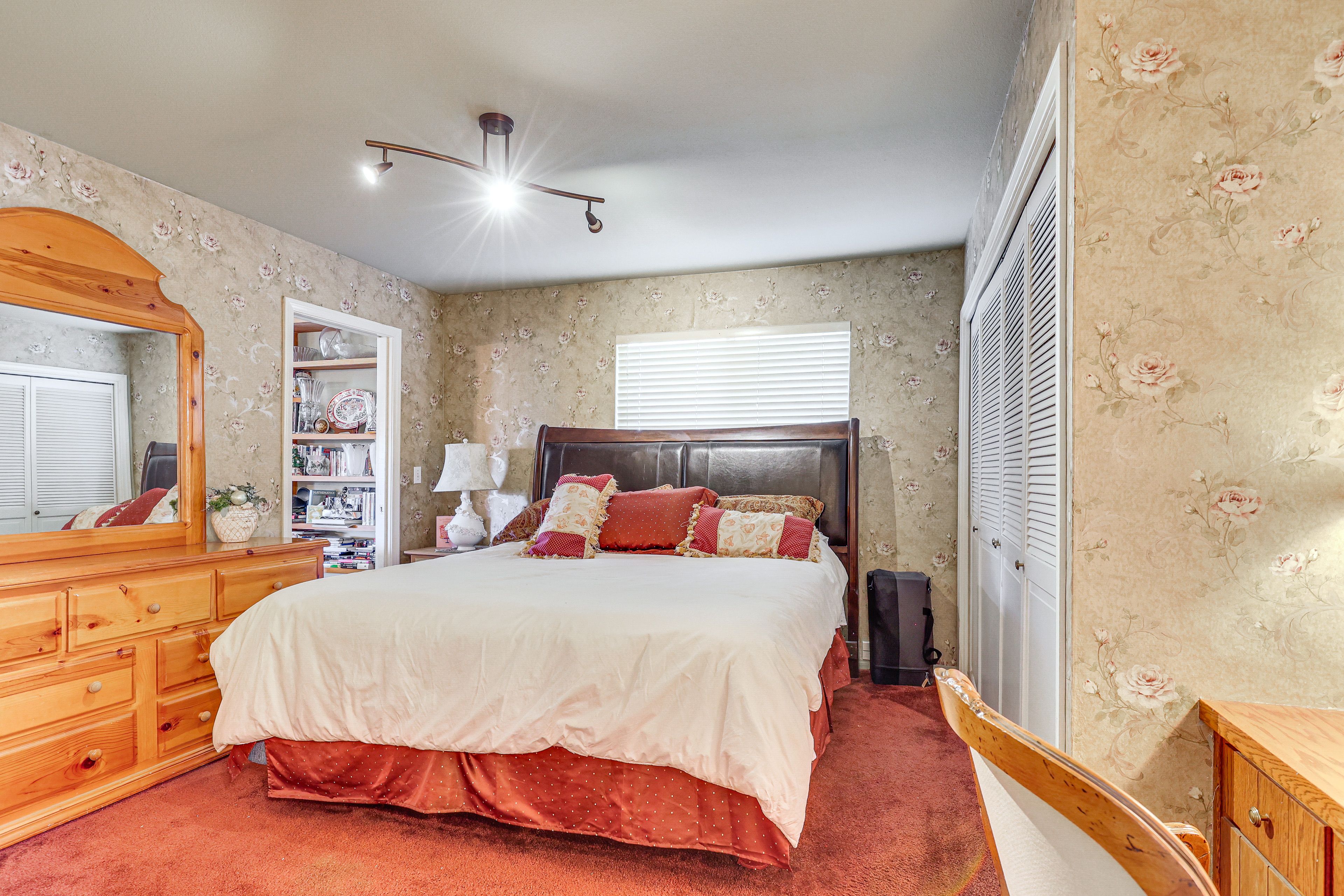 Bedroom 1 | King Bed