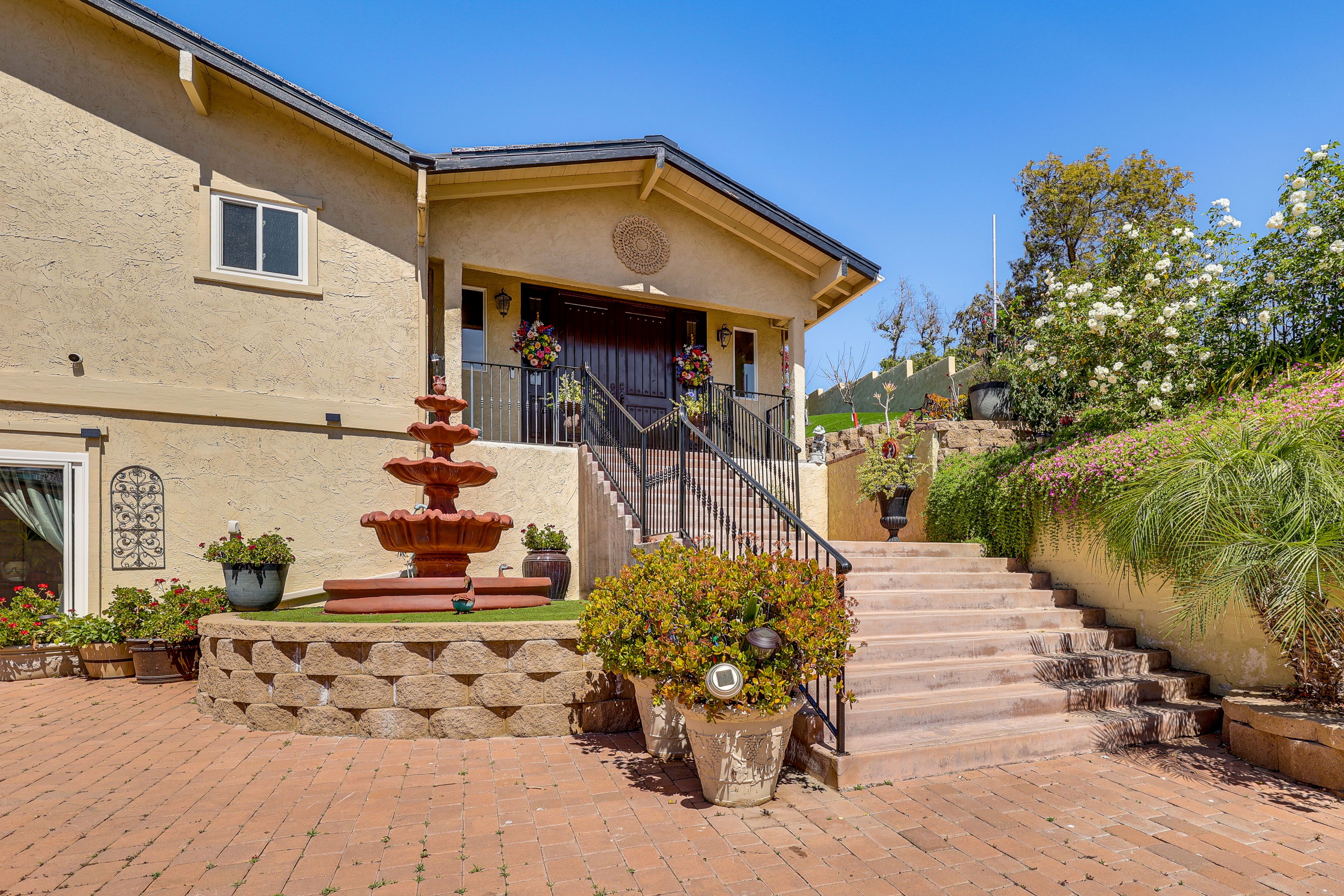 Driveway Parking | 3 Vehicles | Tesla Charger