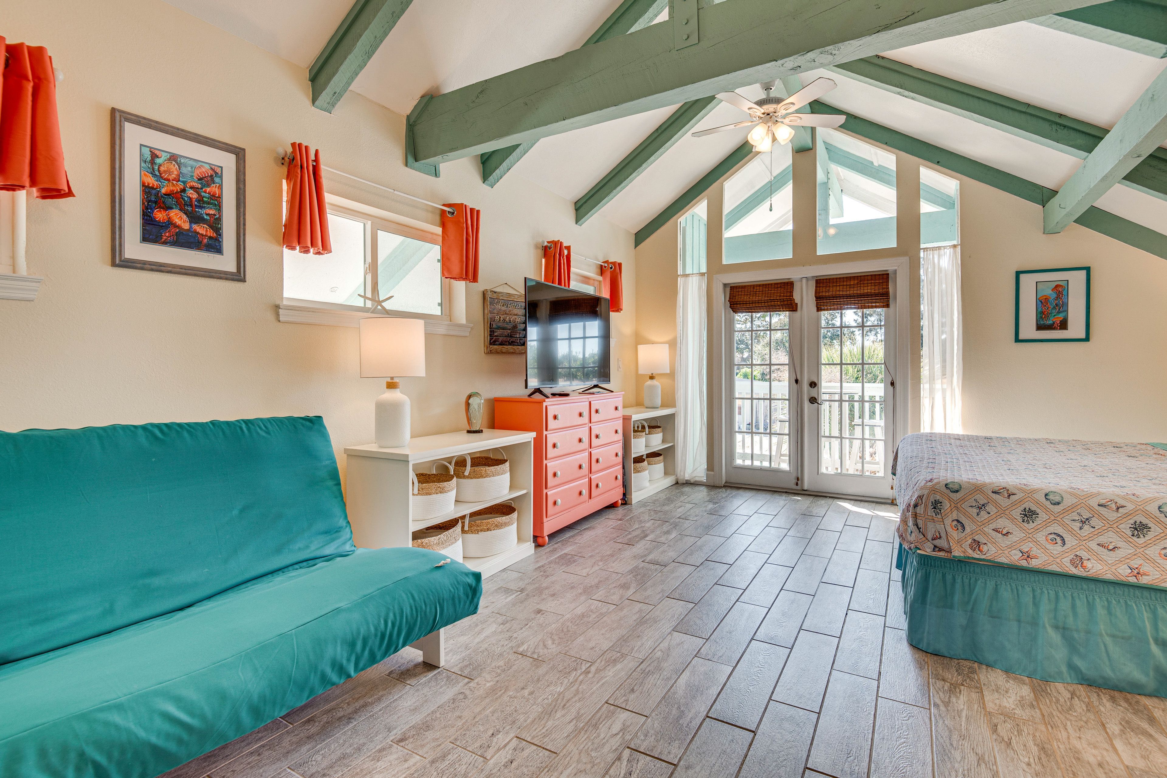 Bedroom 1 | King Bed | Queen Futon