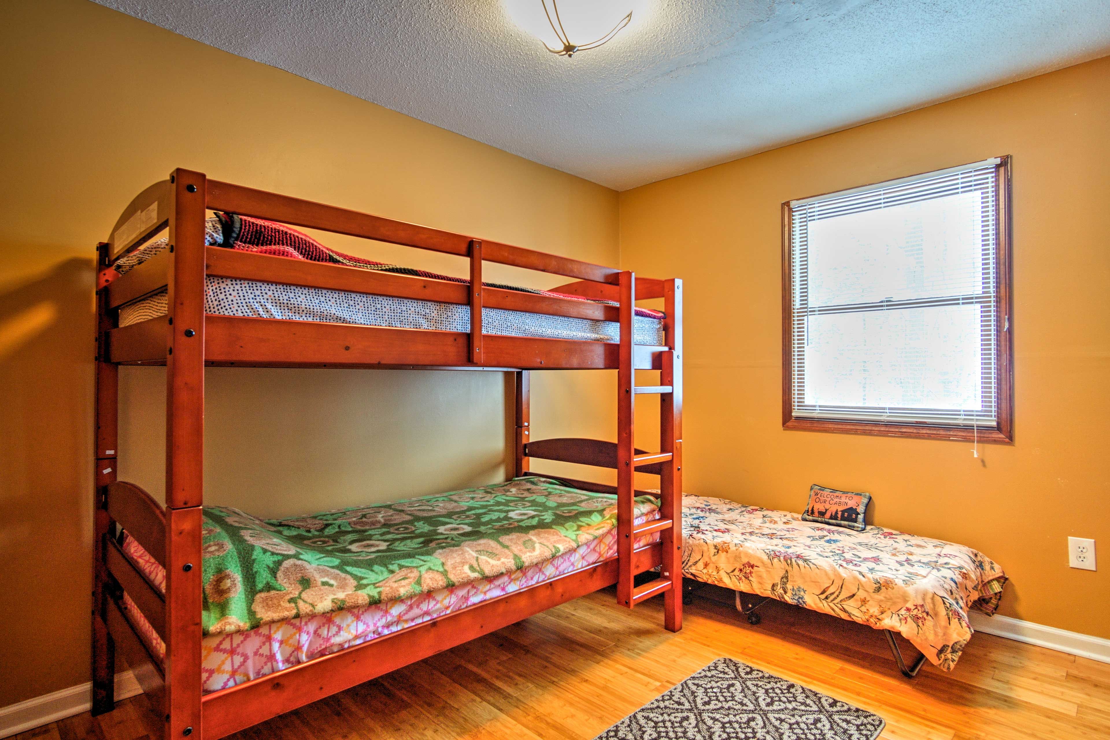 Bedroom 3 | Twin Bunk Bed | Cot