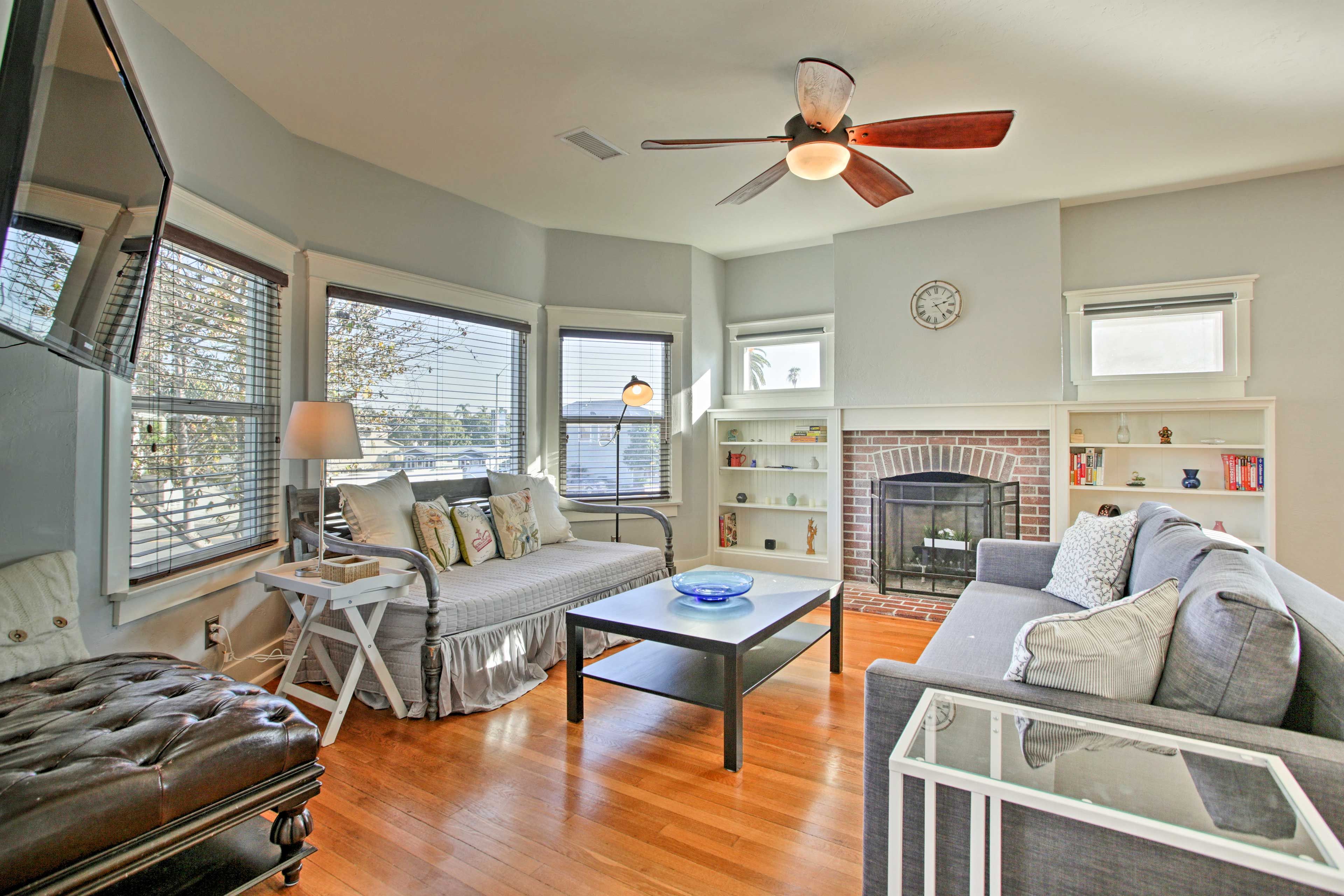 The home features 2 bedrooms, 2 bathrooms, and accommodations for 7.