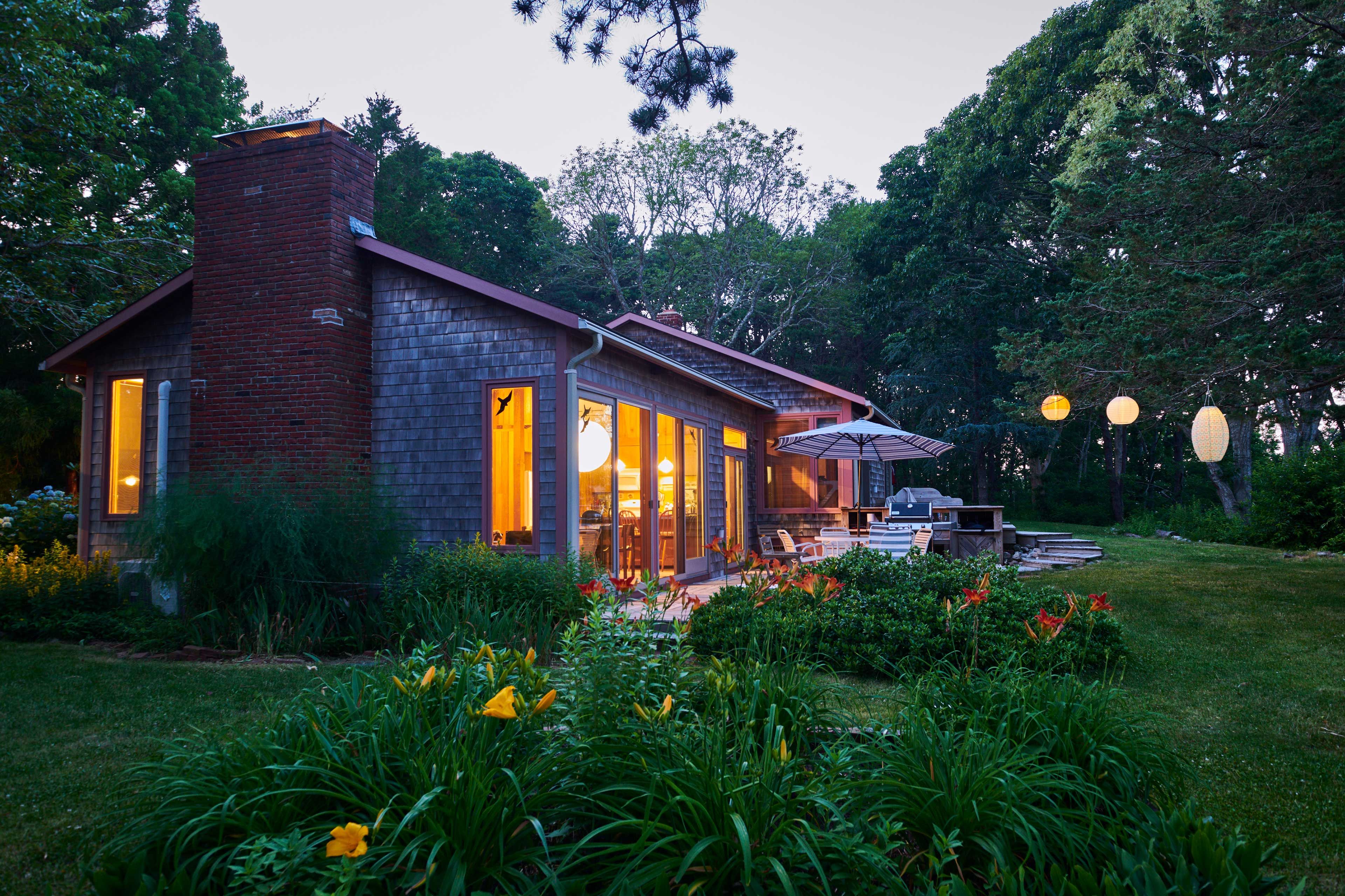 The home offers 3 bedrooms, 2 bathrooms, bungalow, and a separate guest cottage.