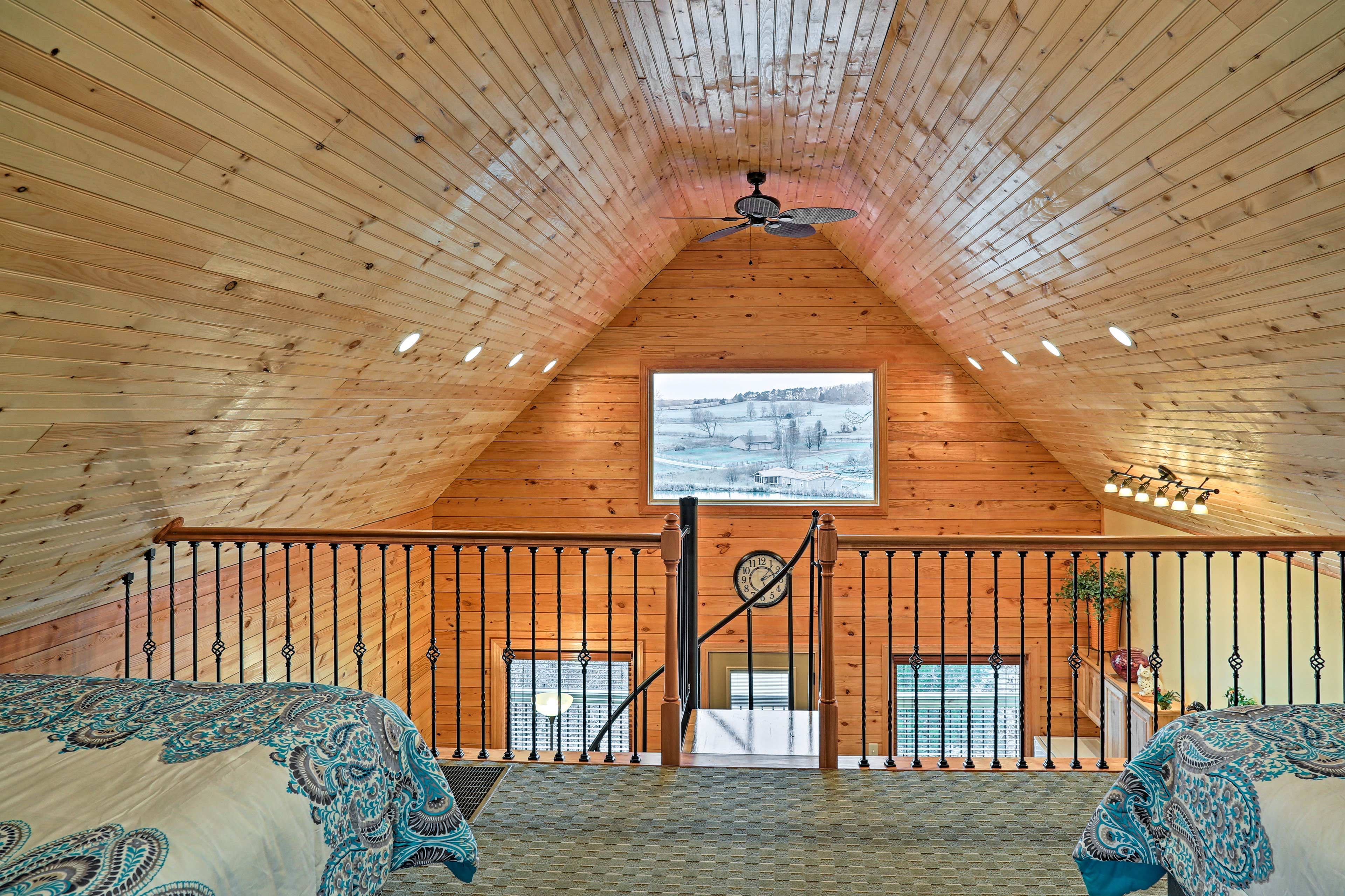 Loft | 2 Queen Beds | Linens Provided