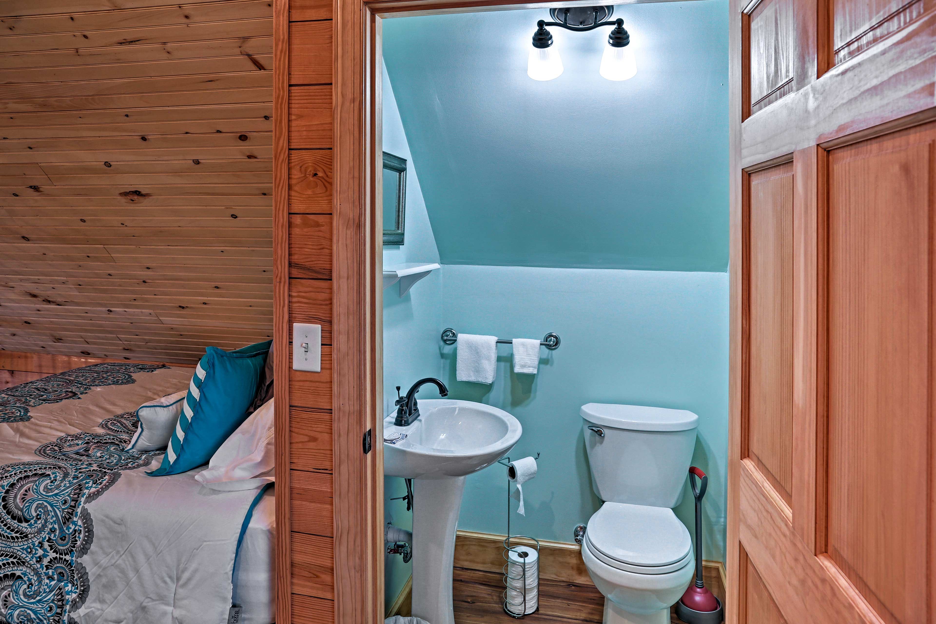 En-Suite Bathroom | Towels Provided