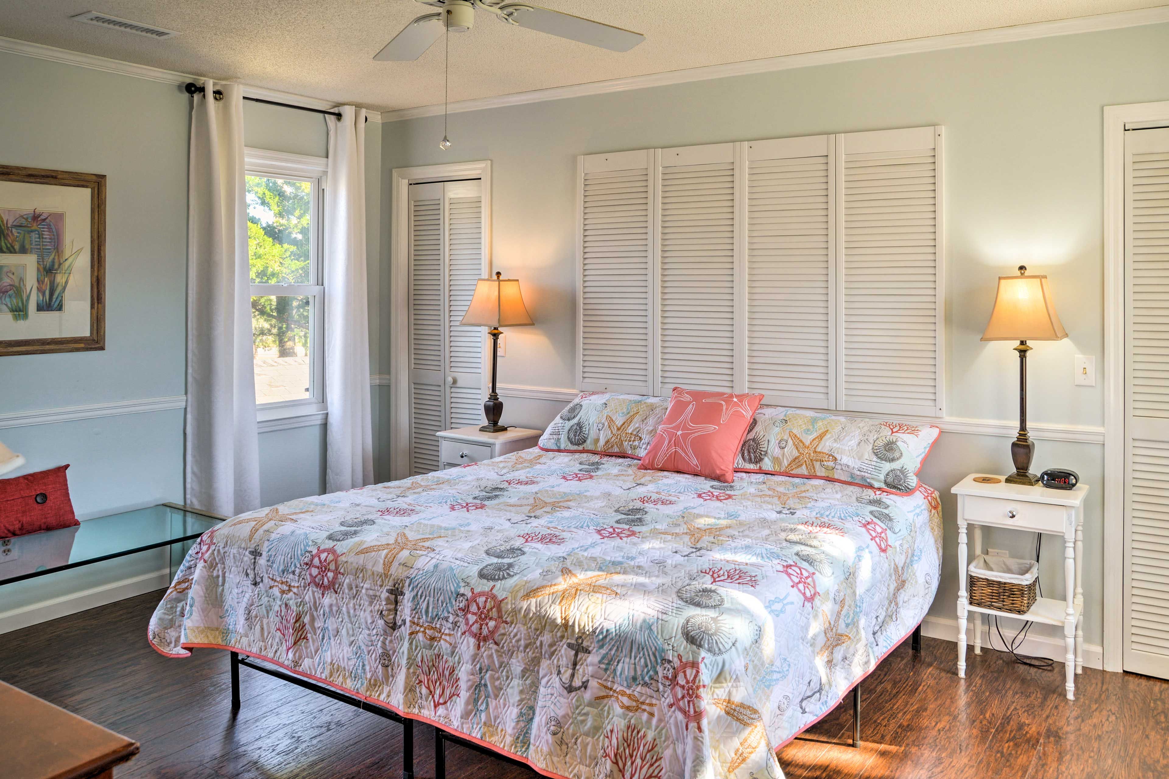 Bedroom 1 | King Bed