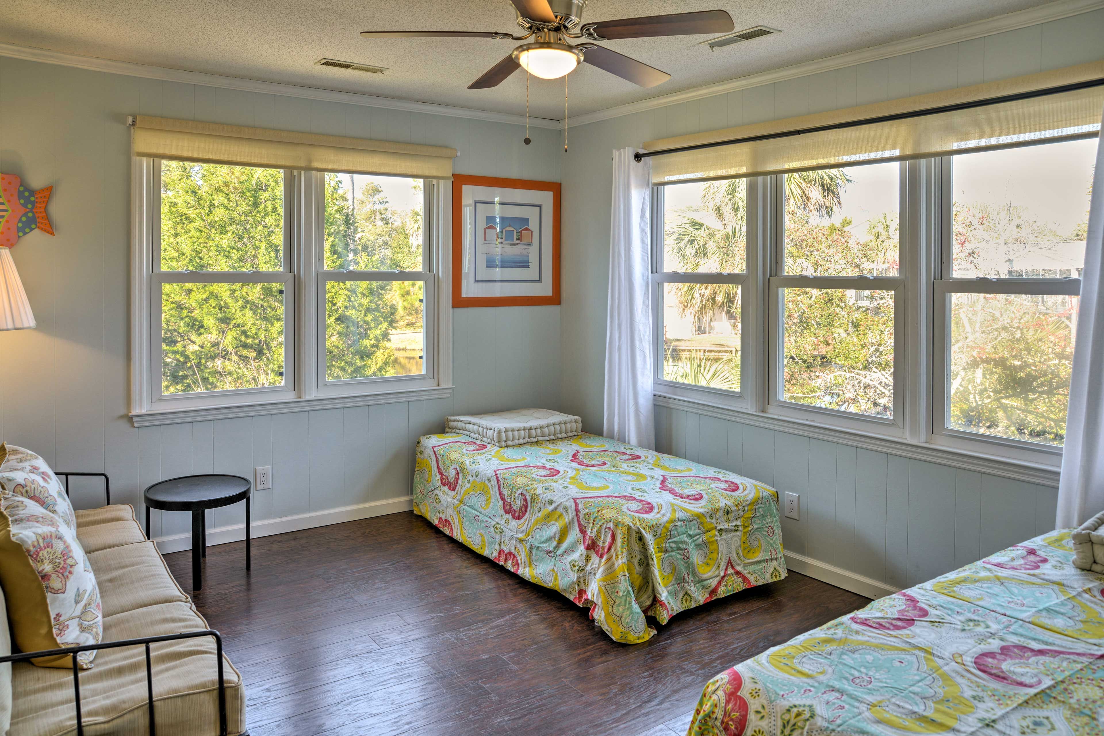 Sunroom | 2 Twin Beds