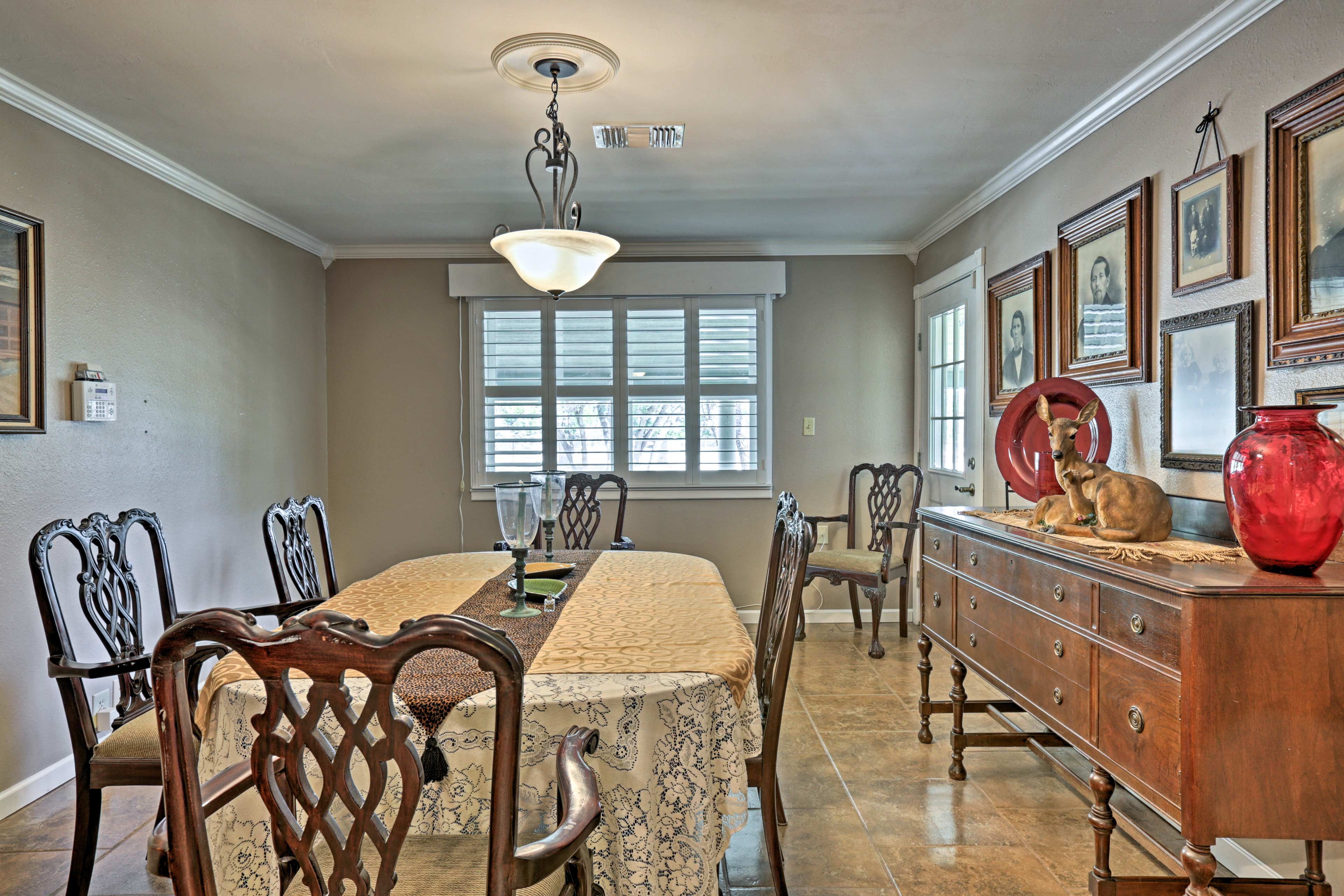 Share home-cooked feasts throughout your stay.