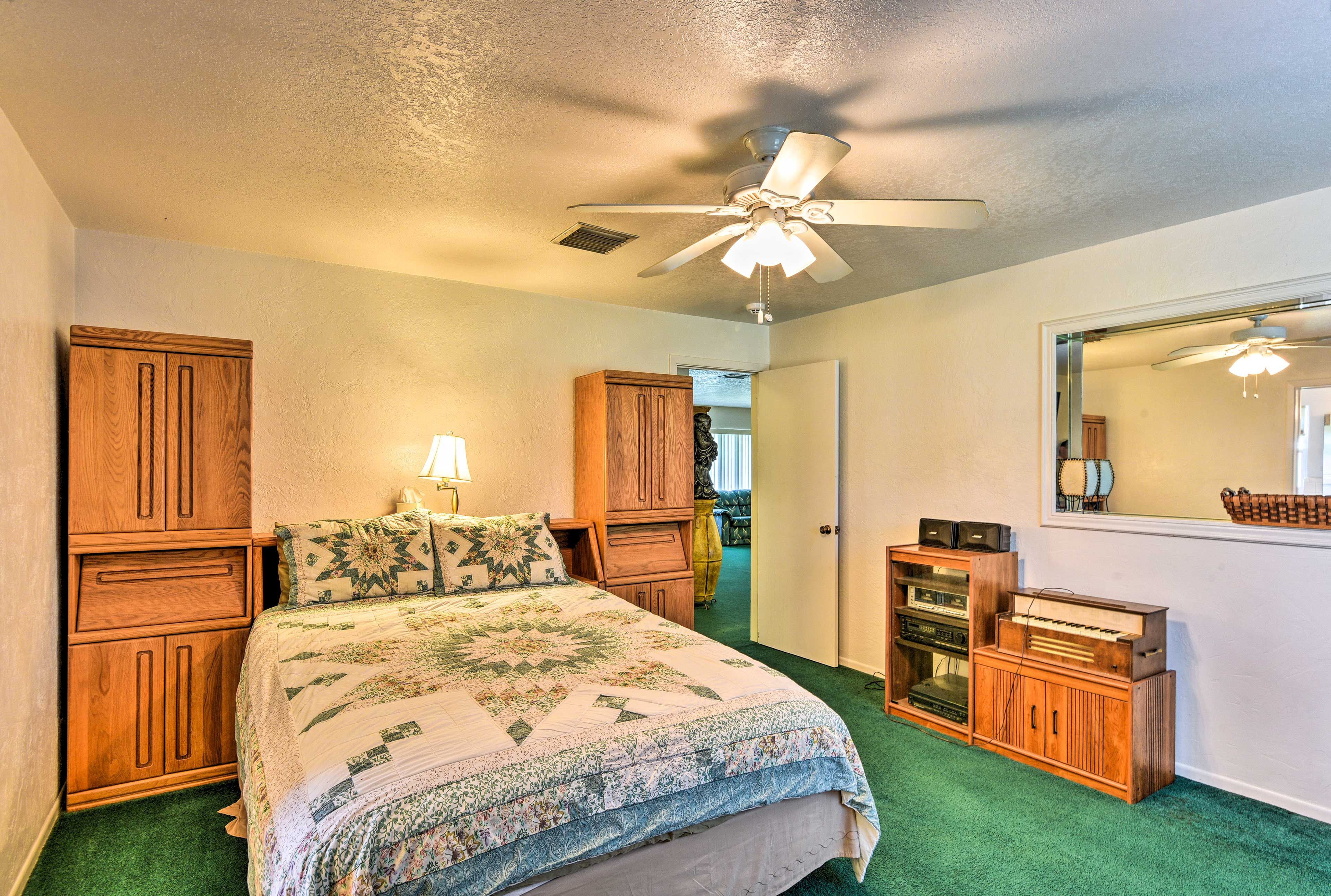 Bedroom 3 | Queen Bed