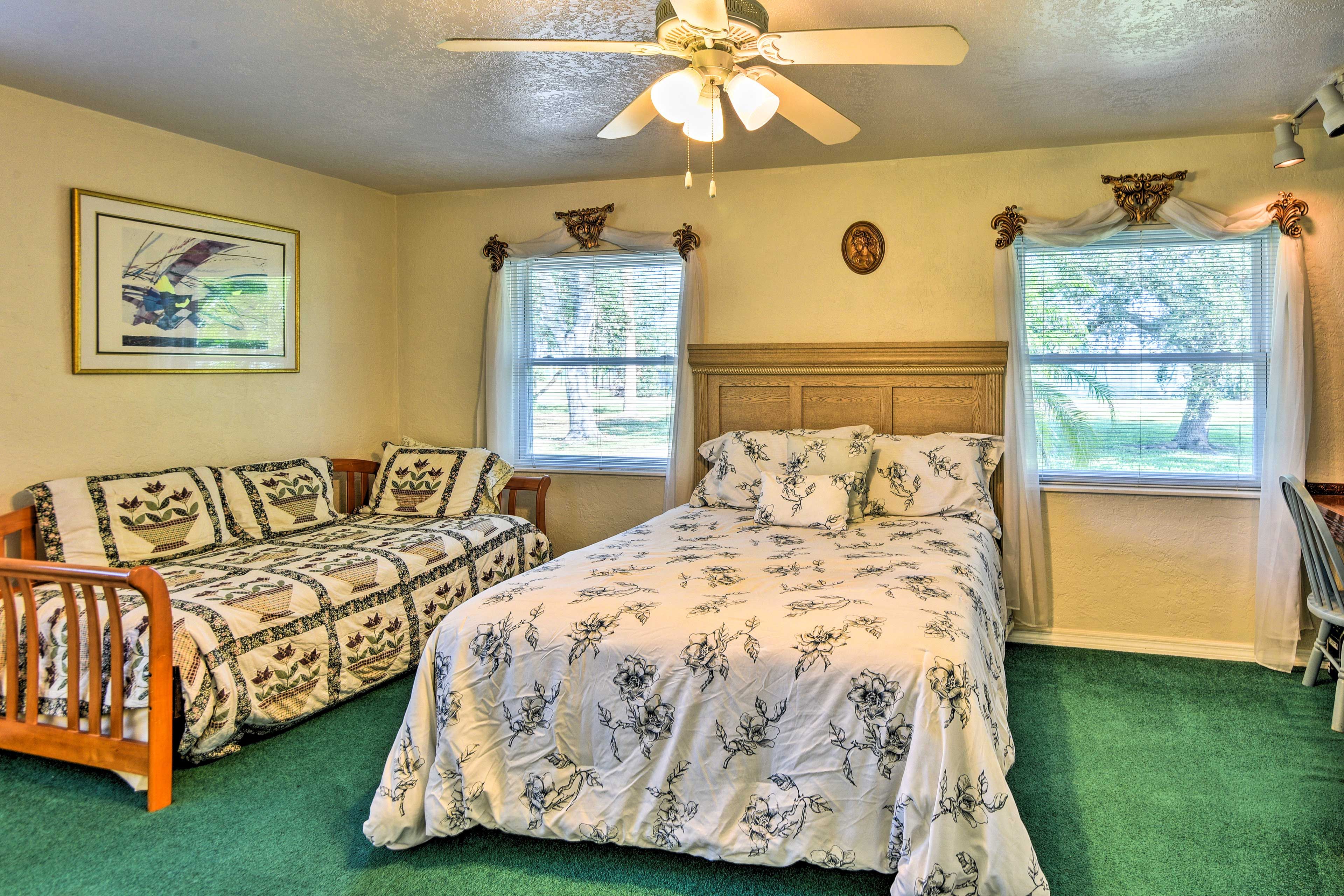 Bedroom 2 | Queen Bed | Twin Daybed