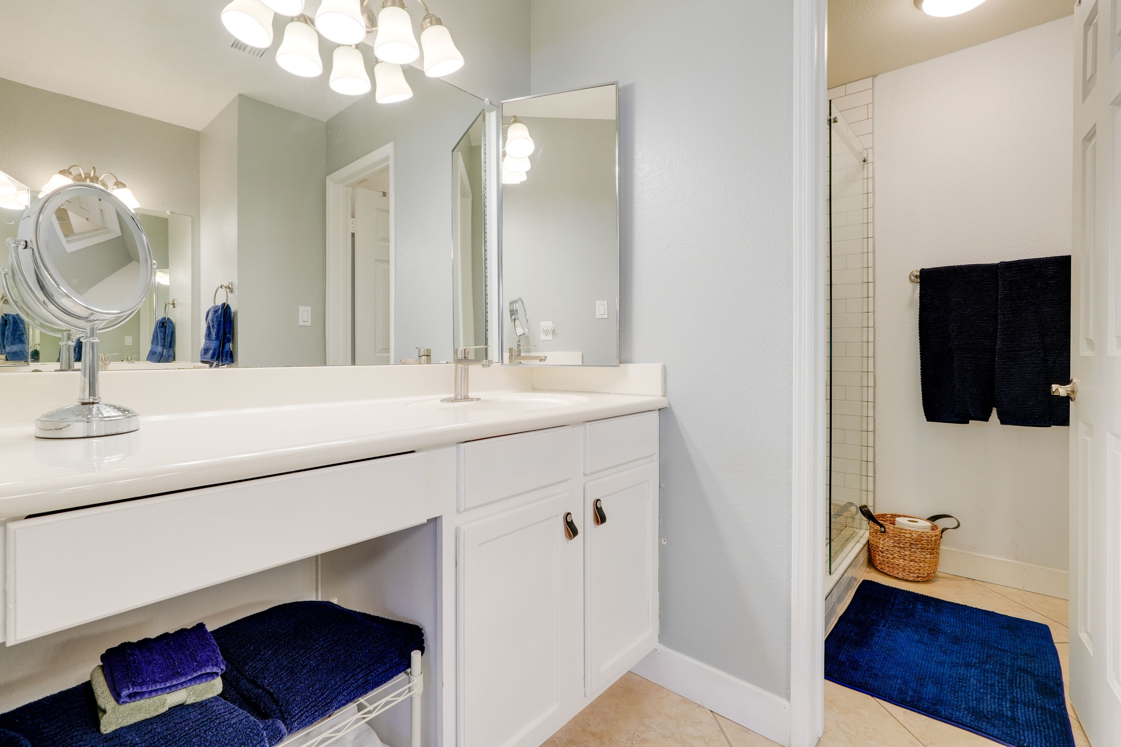 En-Suite Bathroom | Towels Provided