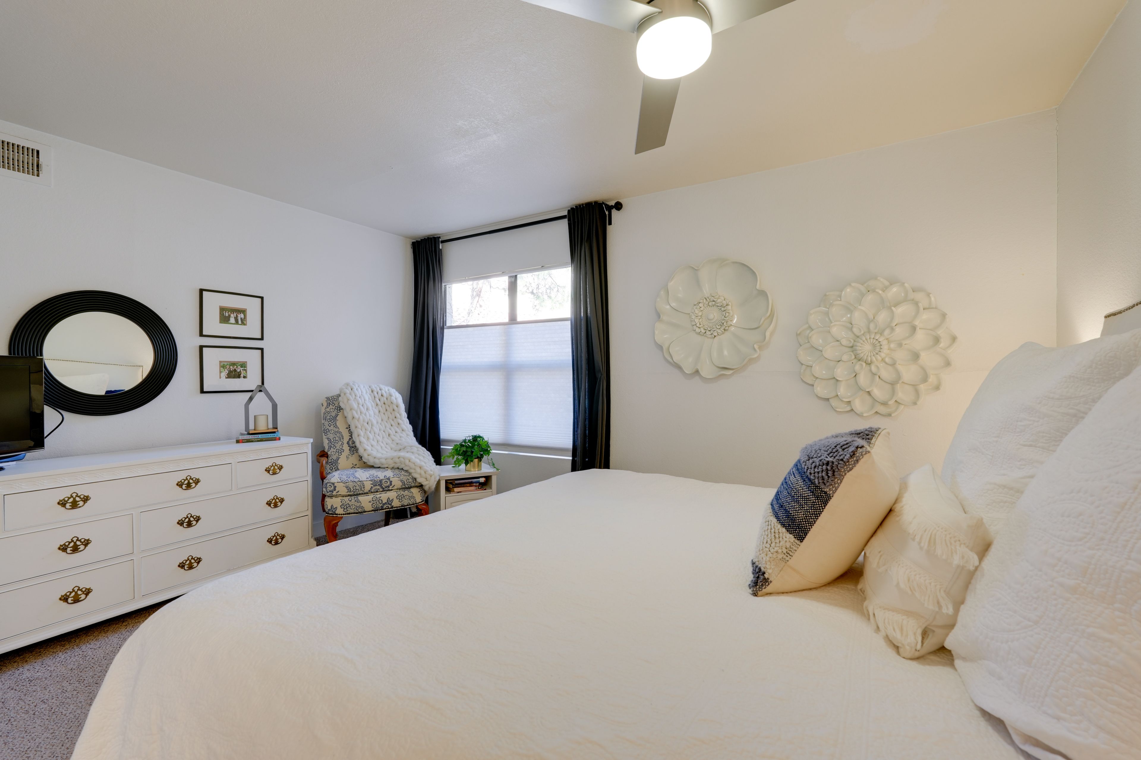 Bedroom Suite | King Bed | Linens Provided
