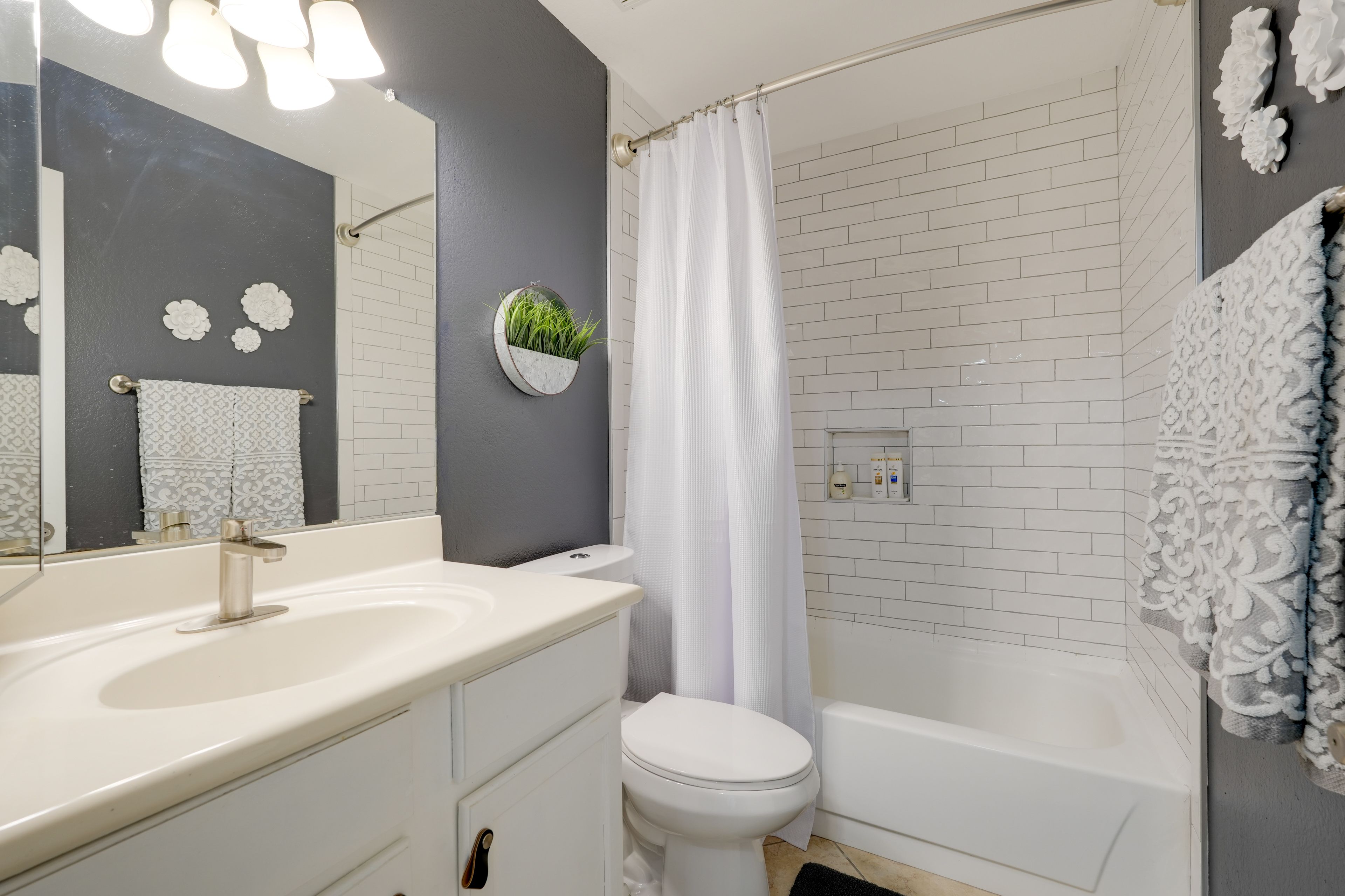 Full Bathroom