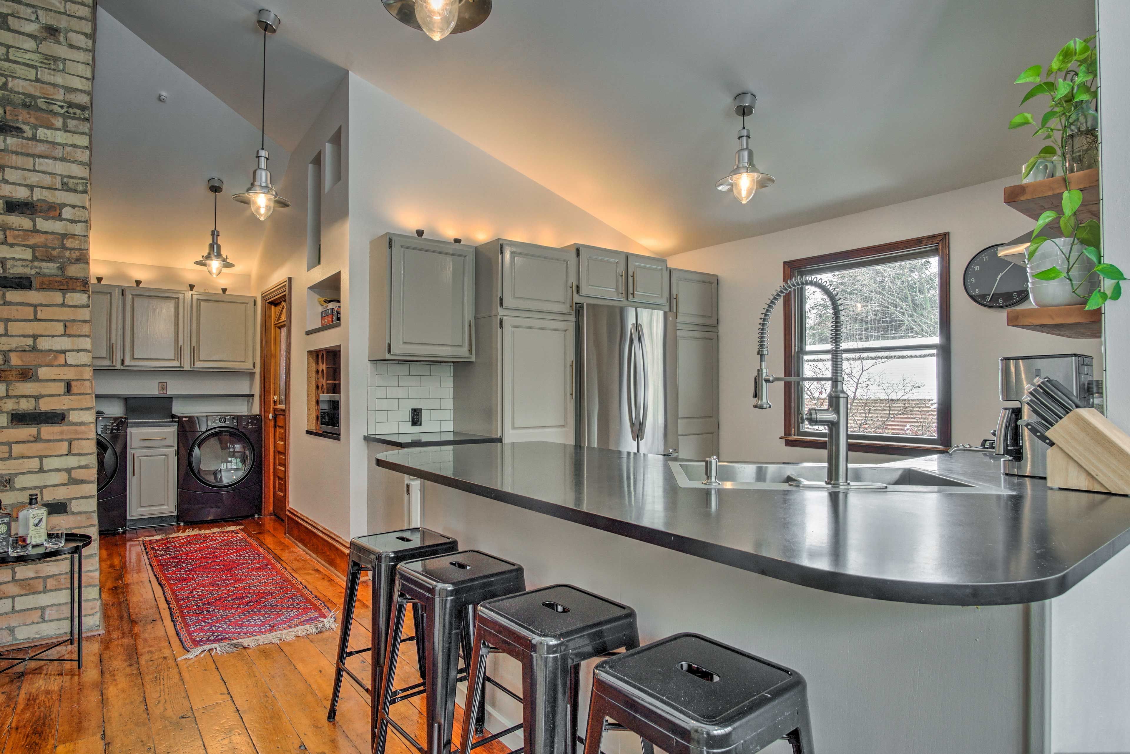 Kitchen | Toaster | Trash Bags & Paper Towels