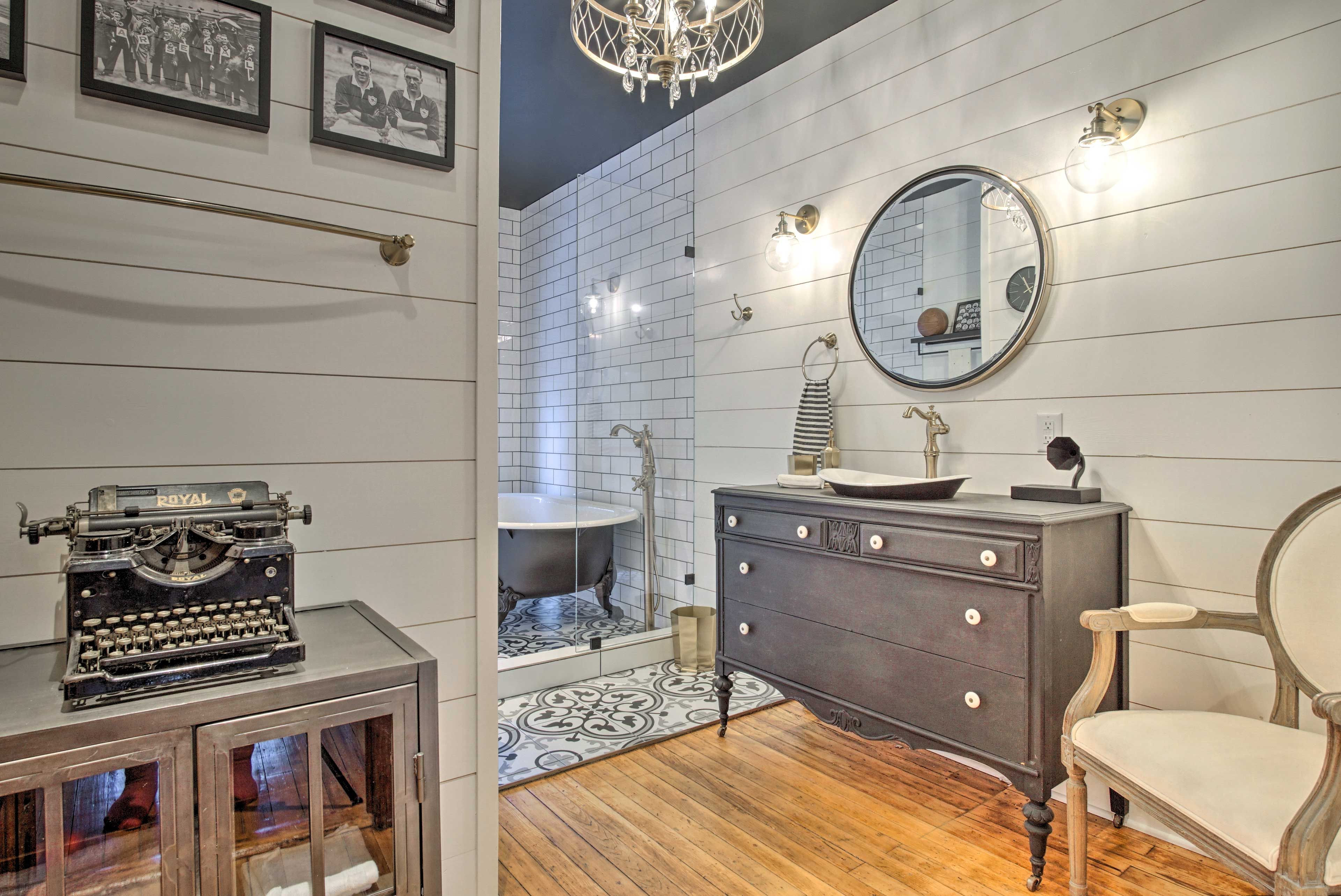 En-Suite Bathroom | Towels Provided