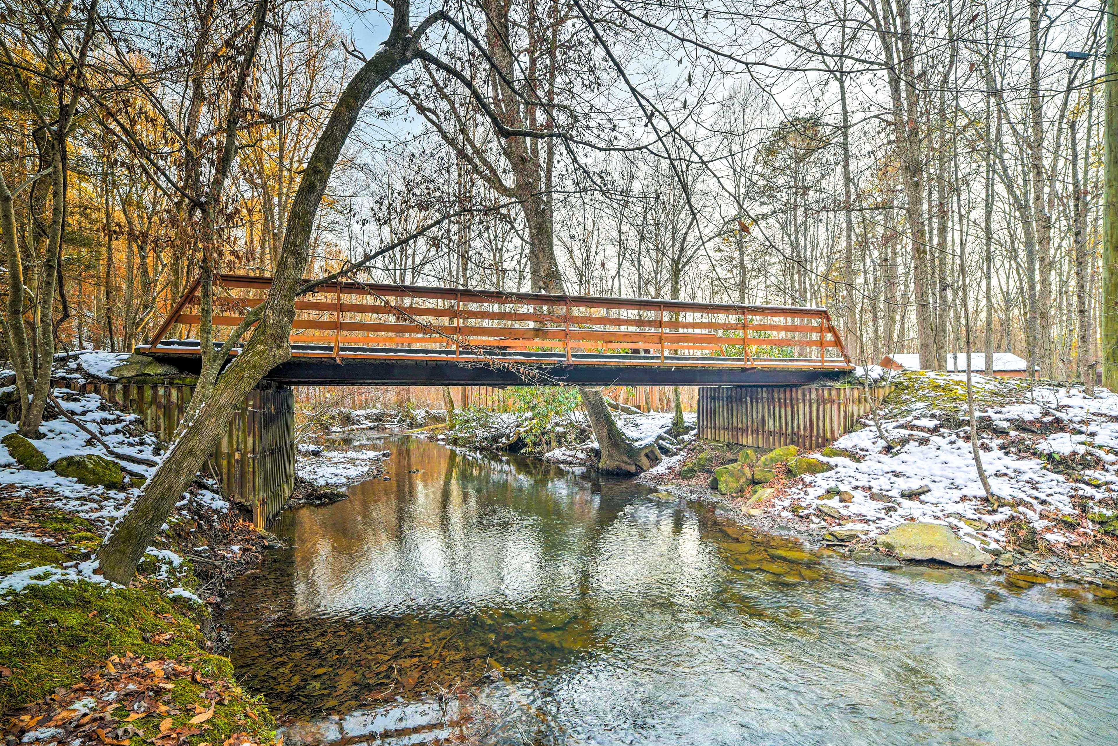Private Creekfront Location | 25 Acres of Land