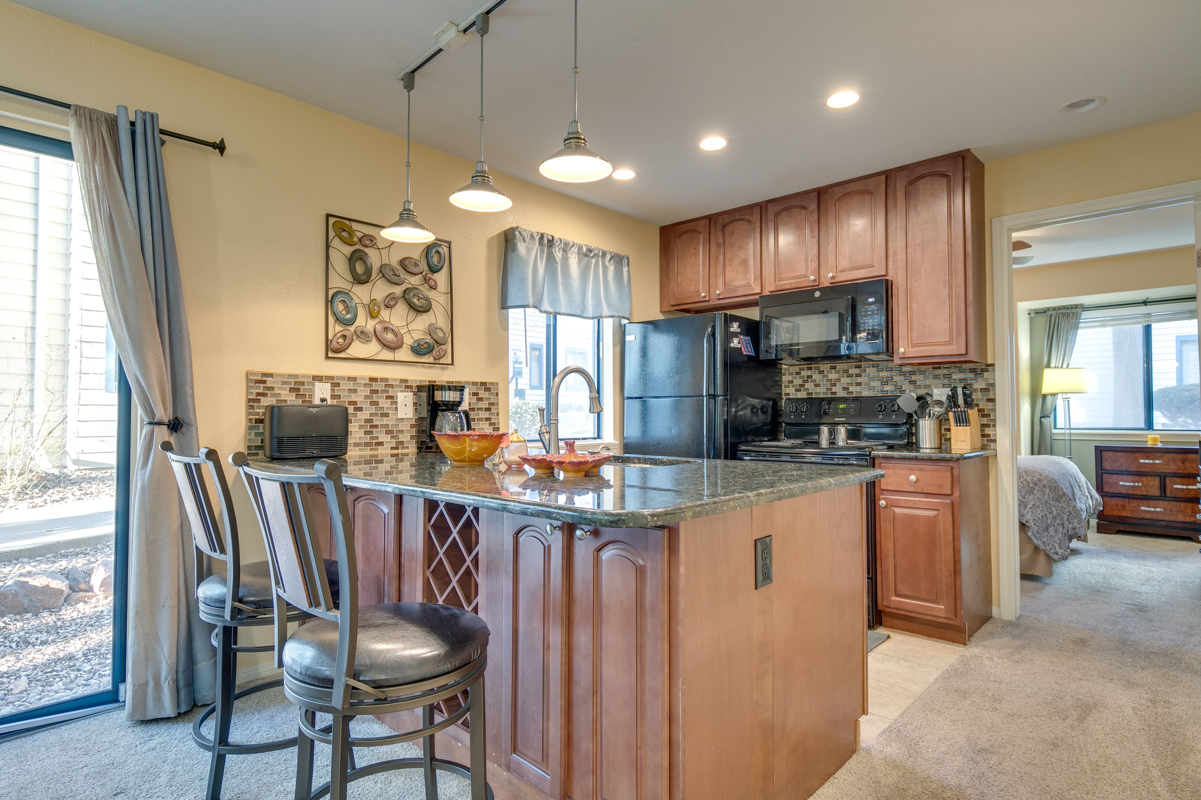 Breakfast Bar | Dishware & Flatware