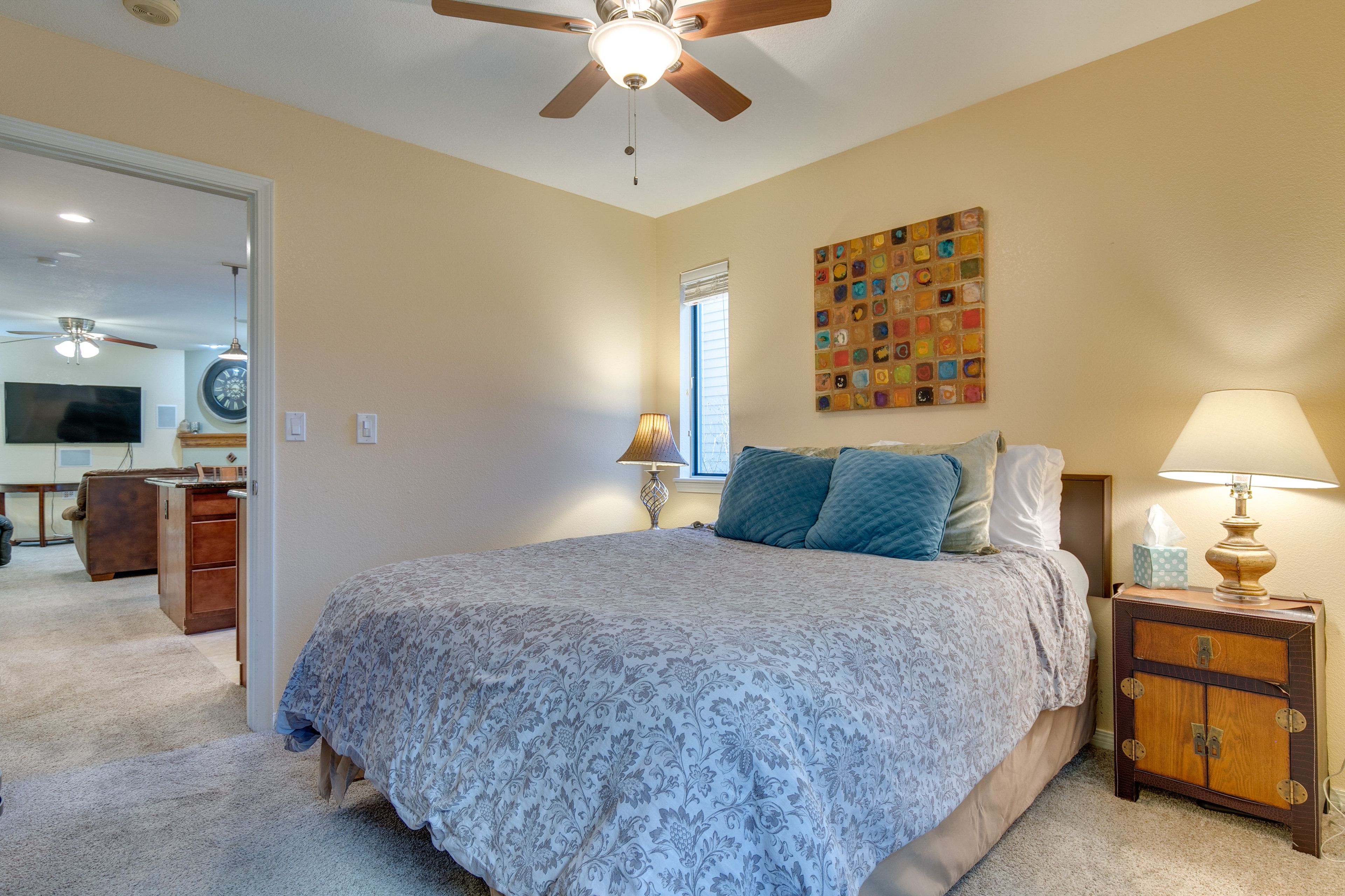 Bedroom | Queen Bed