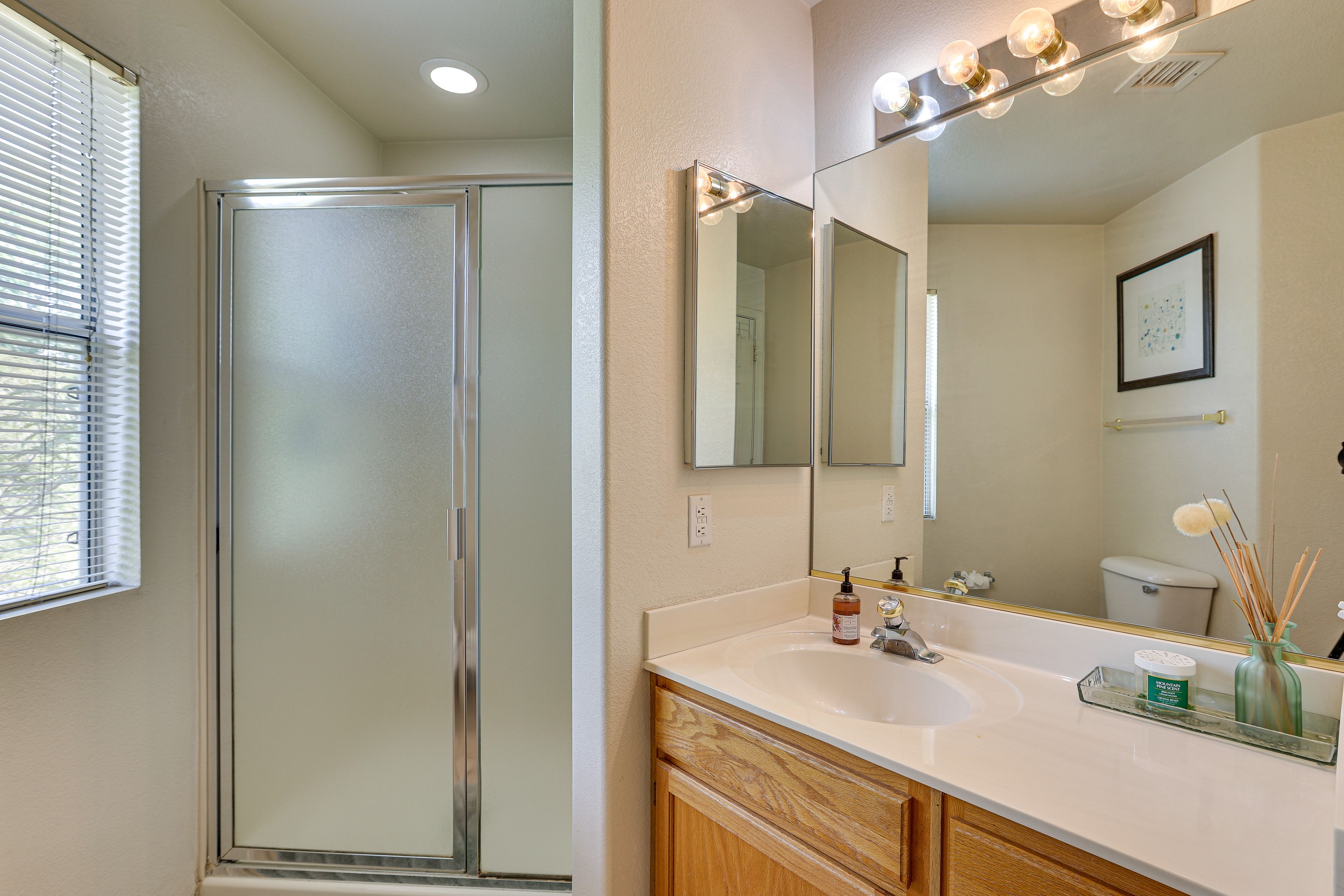 En-Suite Bathroom | Linens & Towels