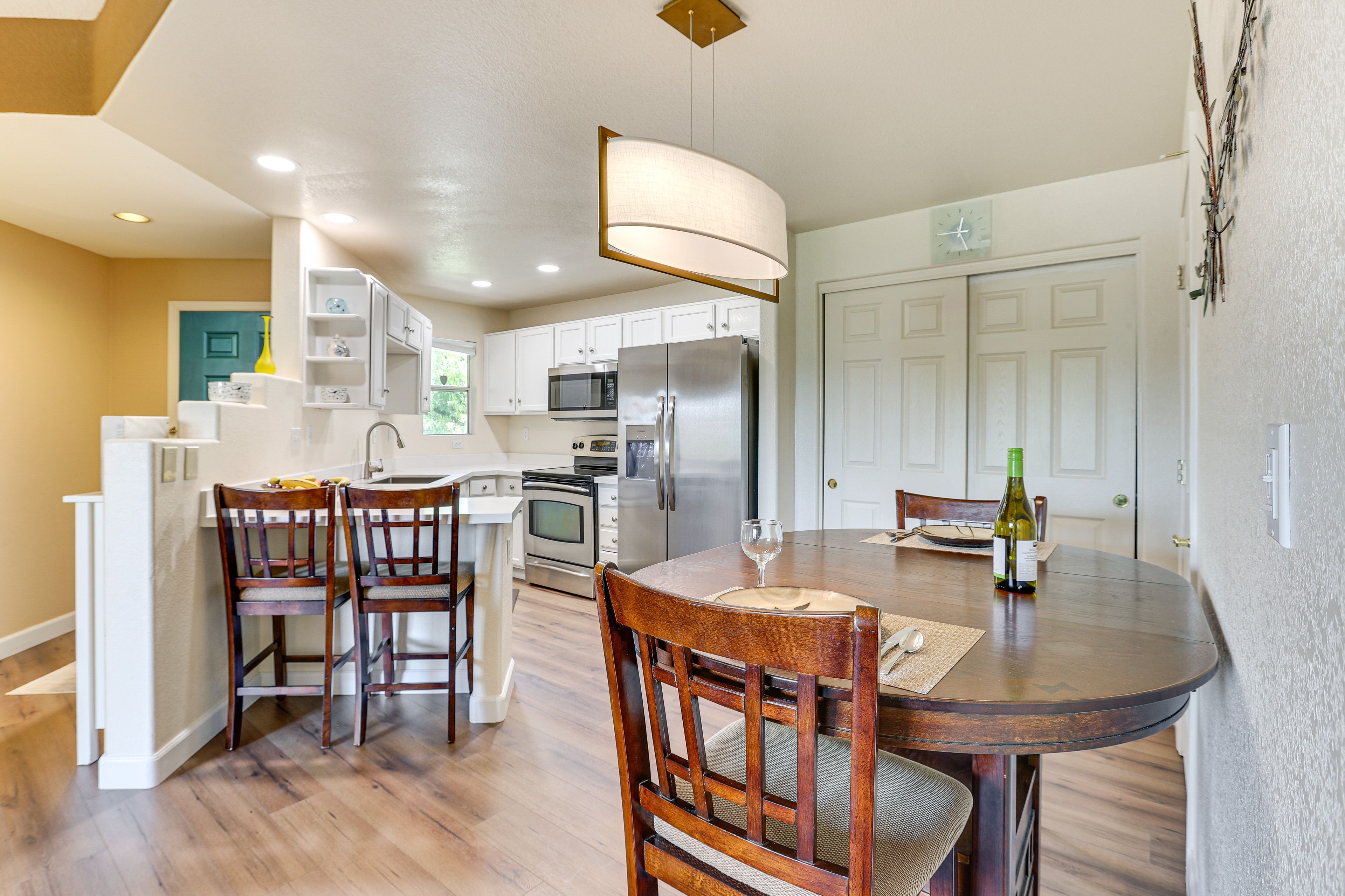 Dining Area | Dishware & Flatware