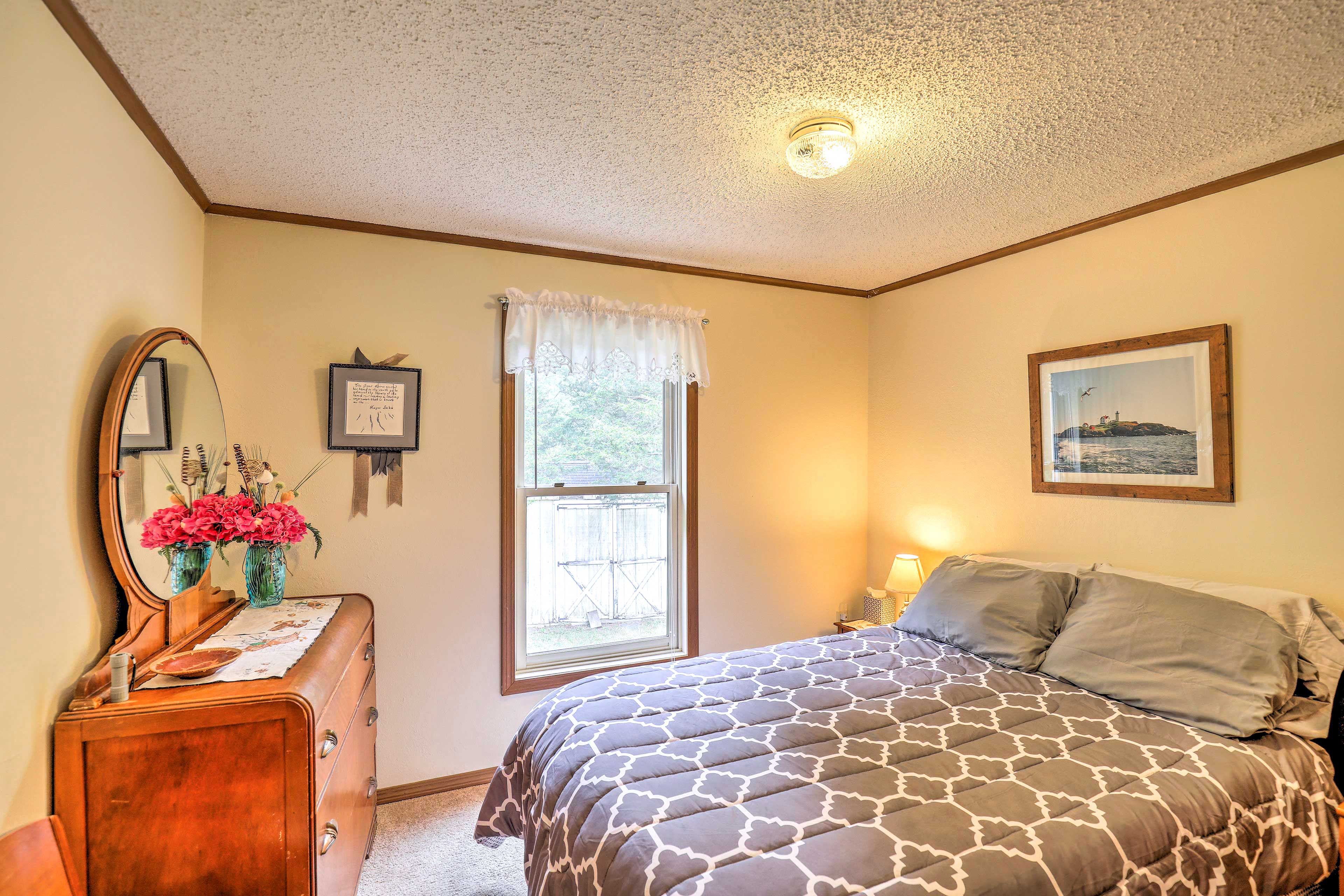 Bedroom 2 | Full Bed | 1st Floor