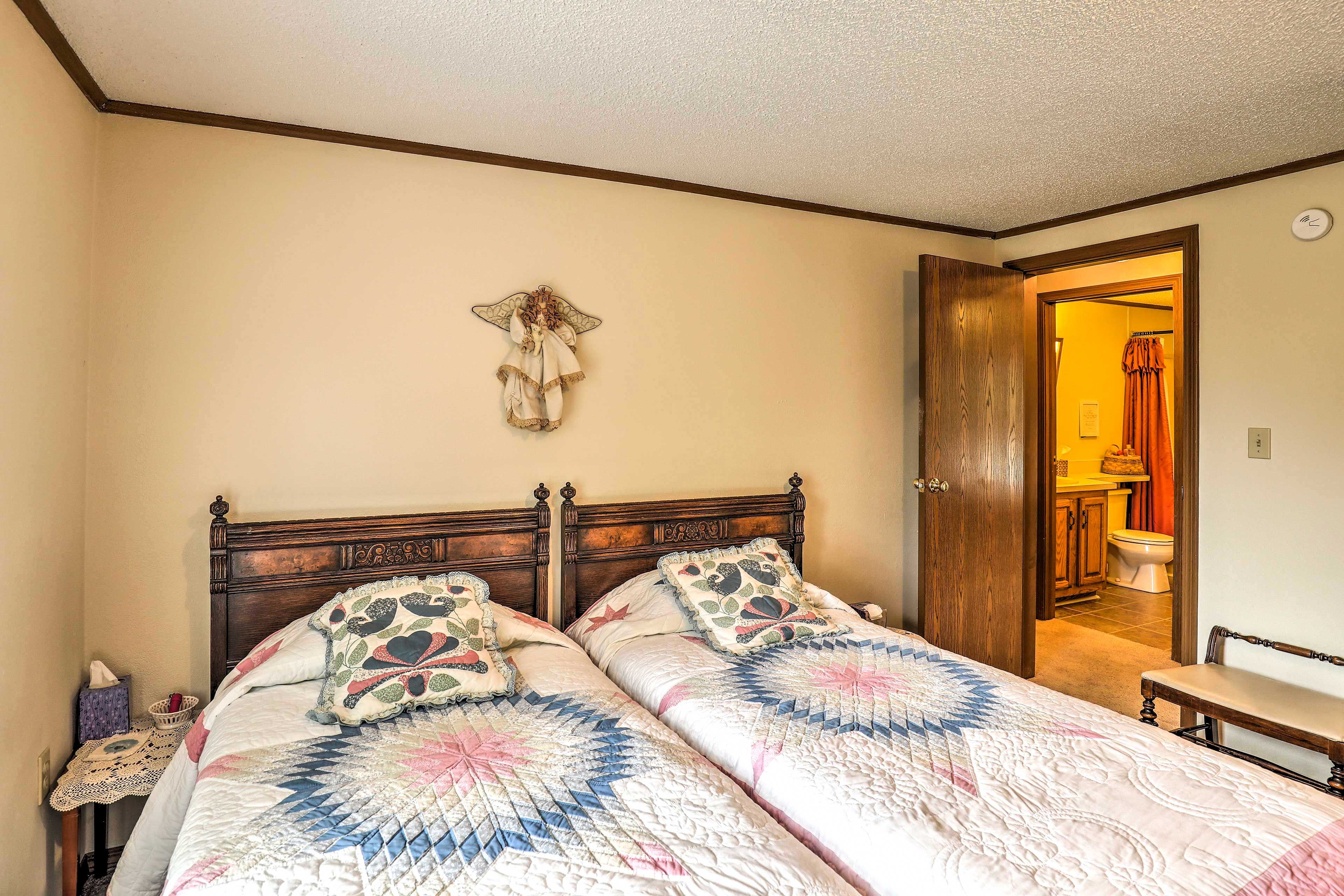 Bedroom 3 | 2 Twin Beds | 1st Floor